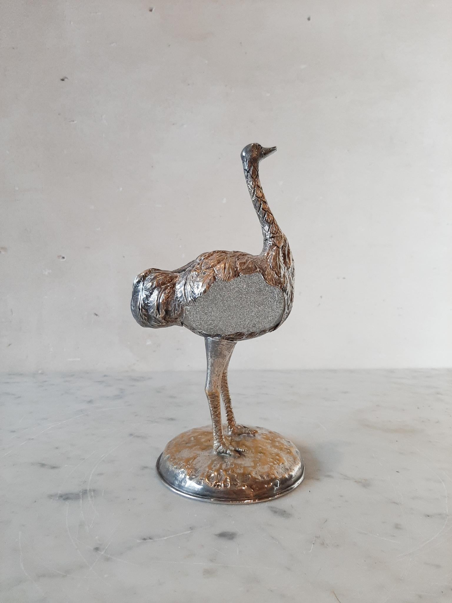 Gabriella Crespi ostrich sculpture with a Murano blown glass egg in it, made in Italy, 1970s. Signed.

Measures: Height 23 cm, width 11.5 cm, depth 11 cm.