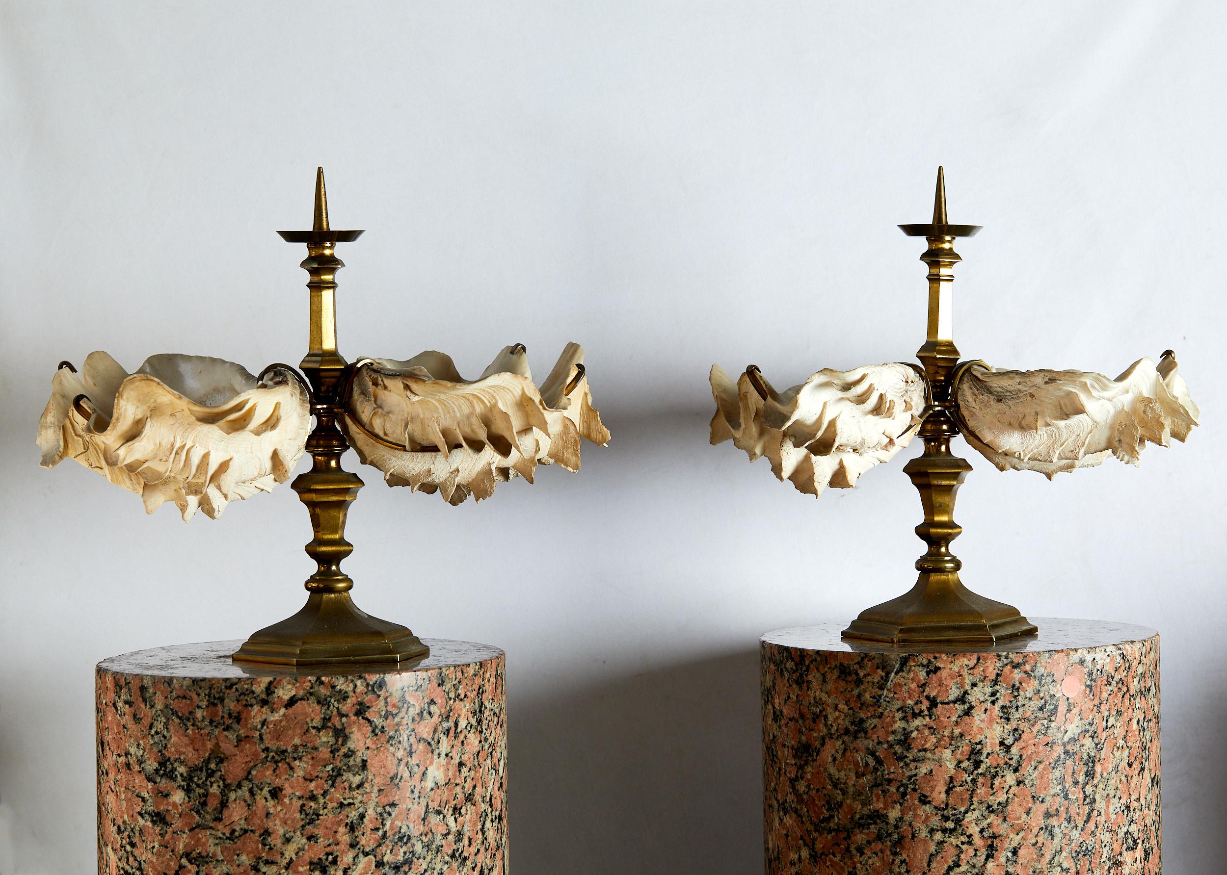Gabriella Crespi, 
Paire of Candle Spikes, 
Gilt bronze and shells,
Italy, circa 1970.

Measures: Width 36 cm, Depth 25 cm, Height 34 cm.