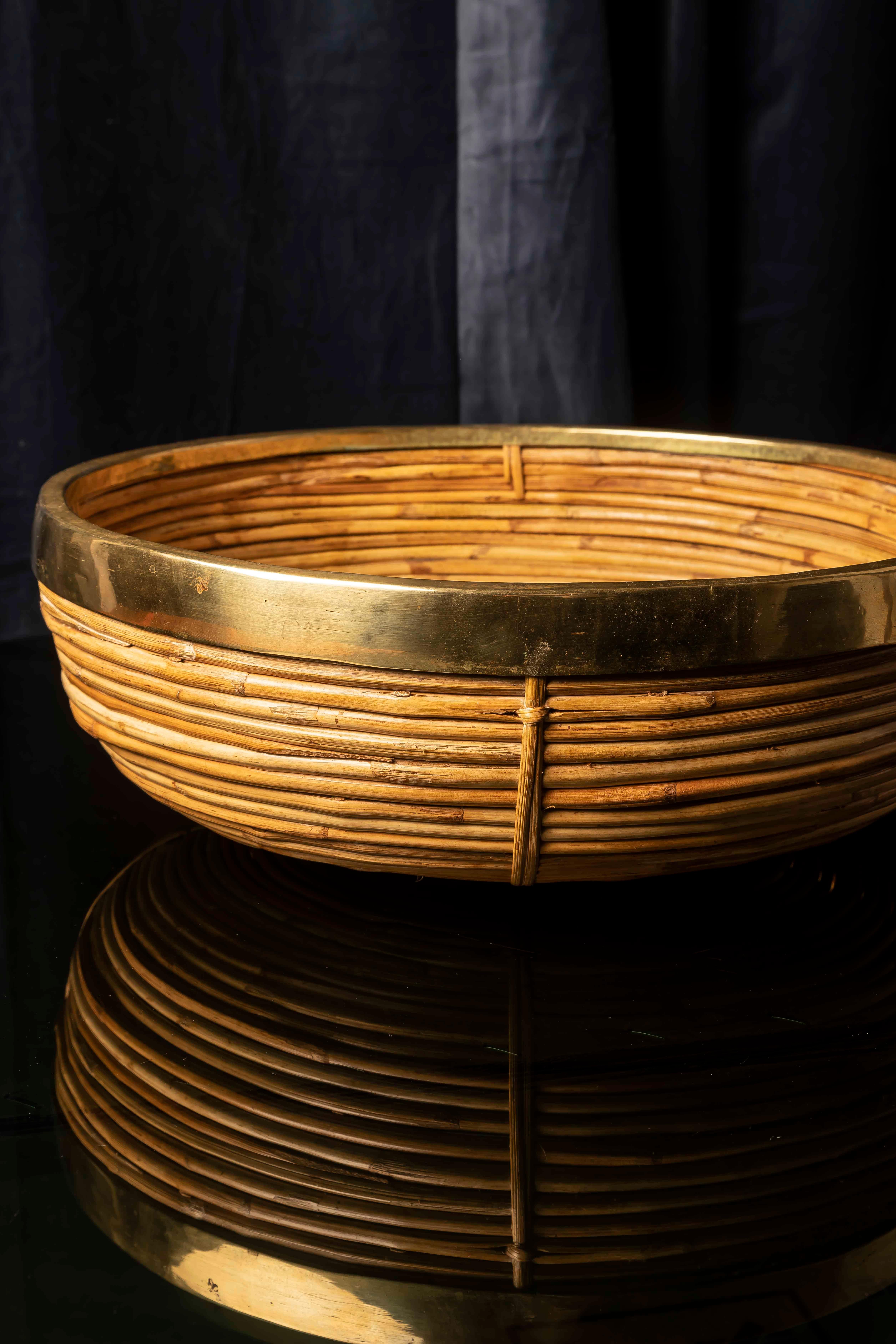 Gabriella Crespi  Centre de table en rotin et laiton, Italie, 1970 Bon état - En vente à BARCELONA, ES