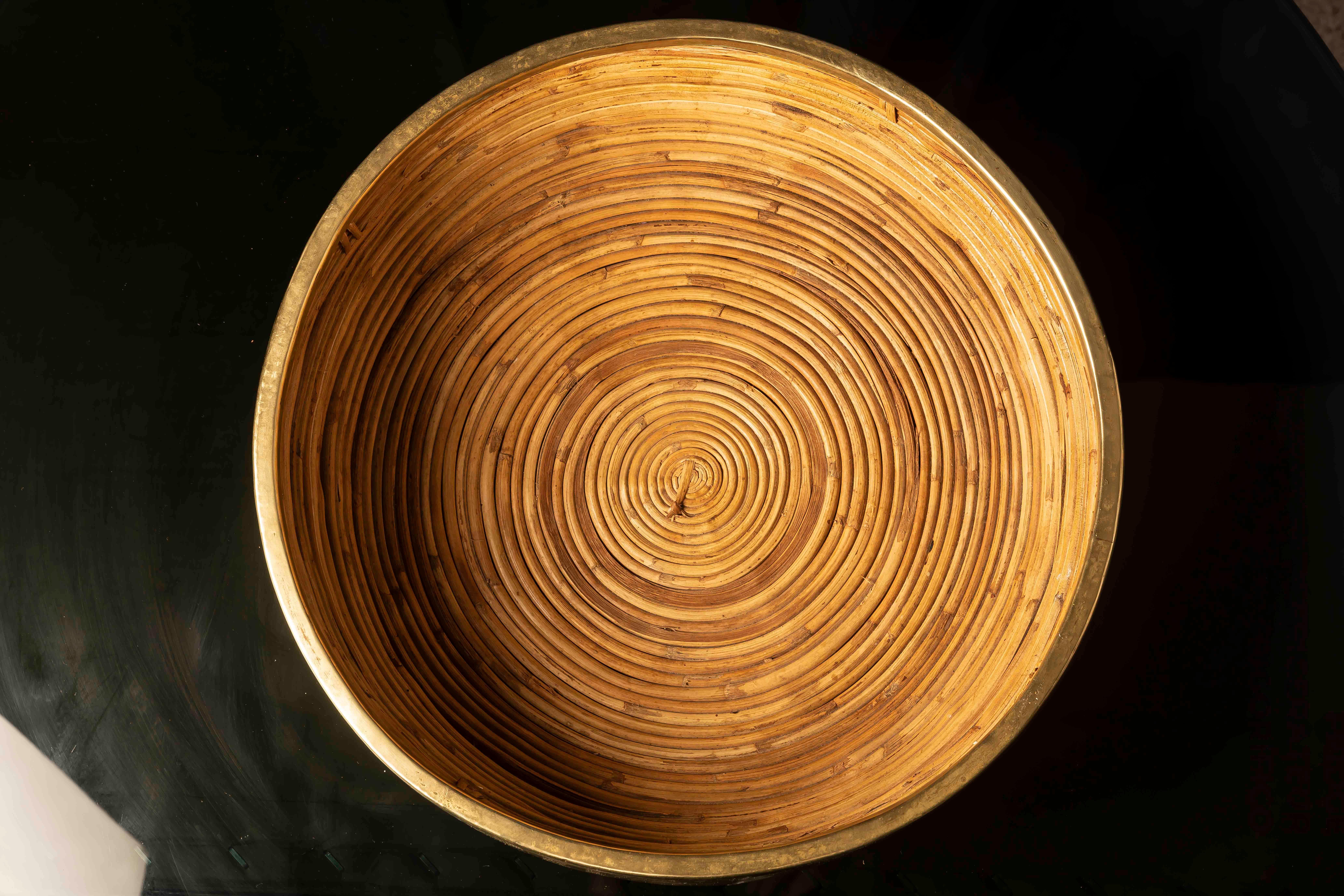 Fin du 20e siècle Gabriella Crespi  Centre de table en rotin et laiton, Italie, 1970 en vente