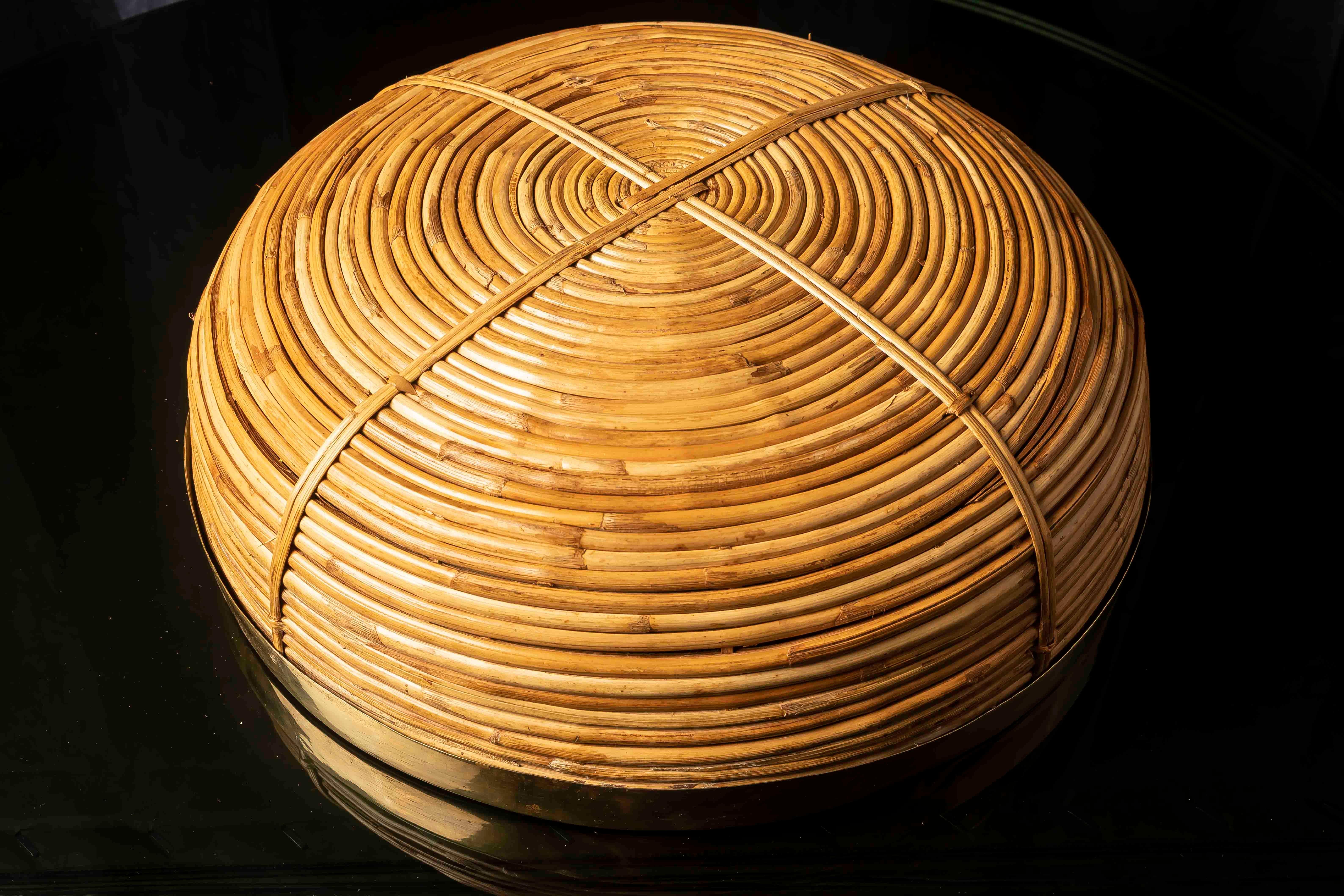 Gabriella Crespi  Centre de table en rotin et laiton, Italie, 1970 en vente 1