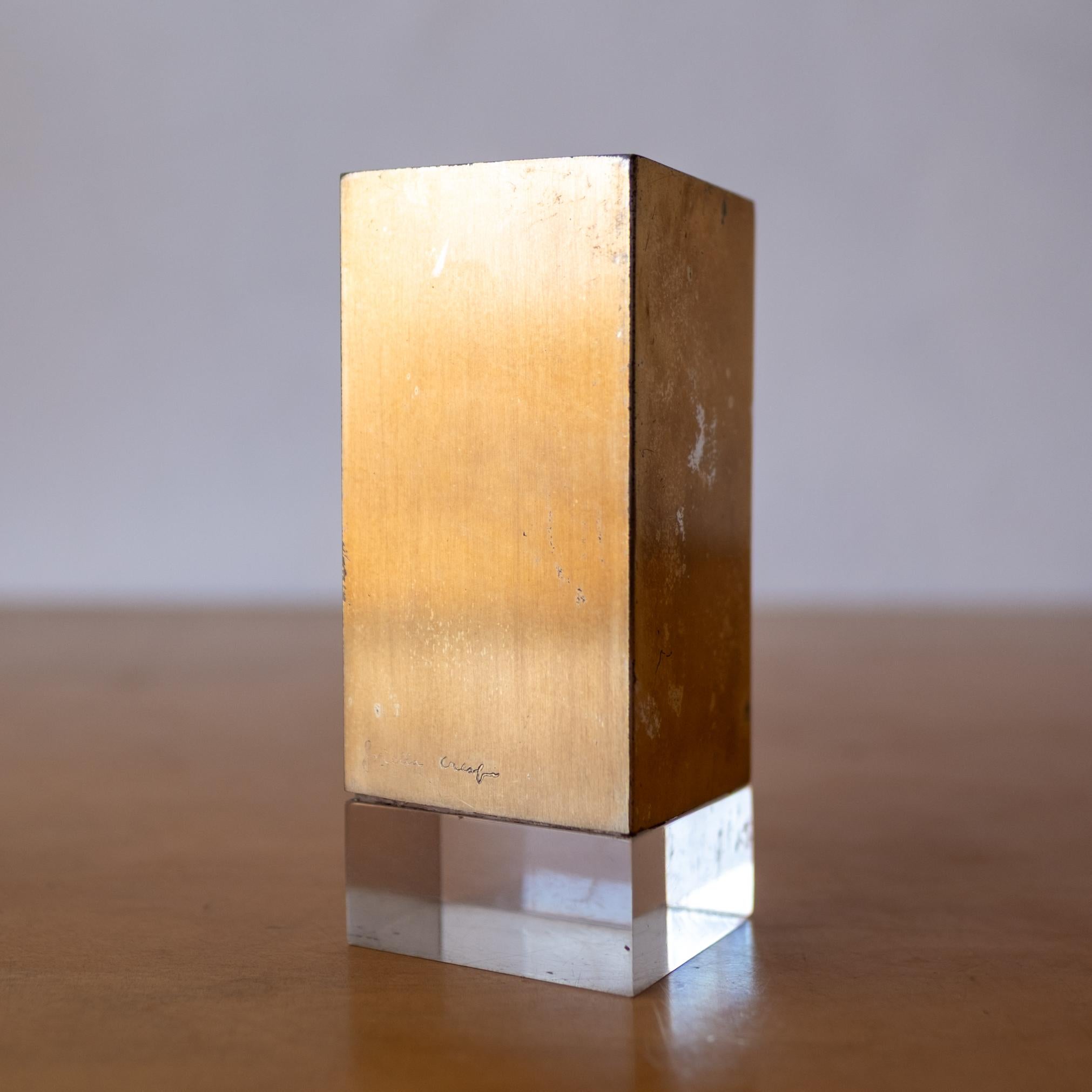 Gabriella Crespi Pot à crayons en lucite et laiton. Signé, Italie, années 1970.
 