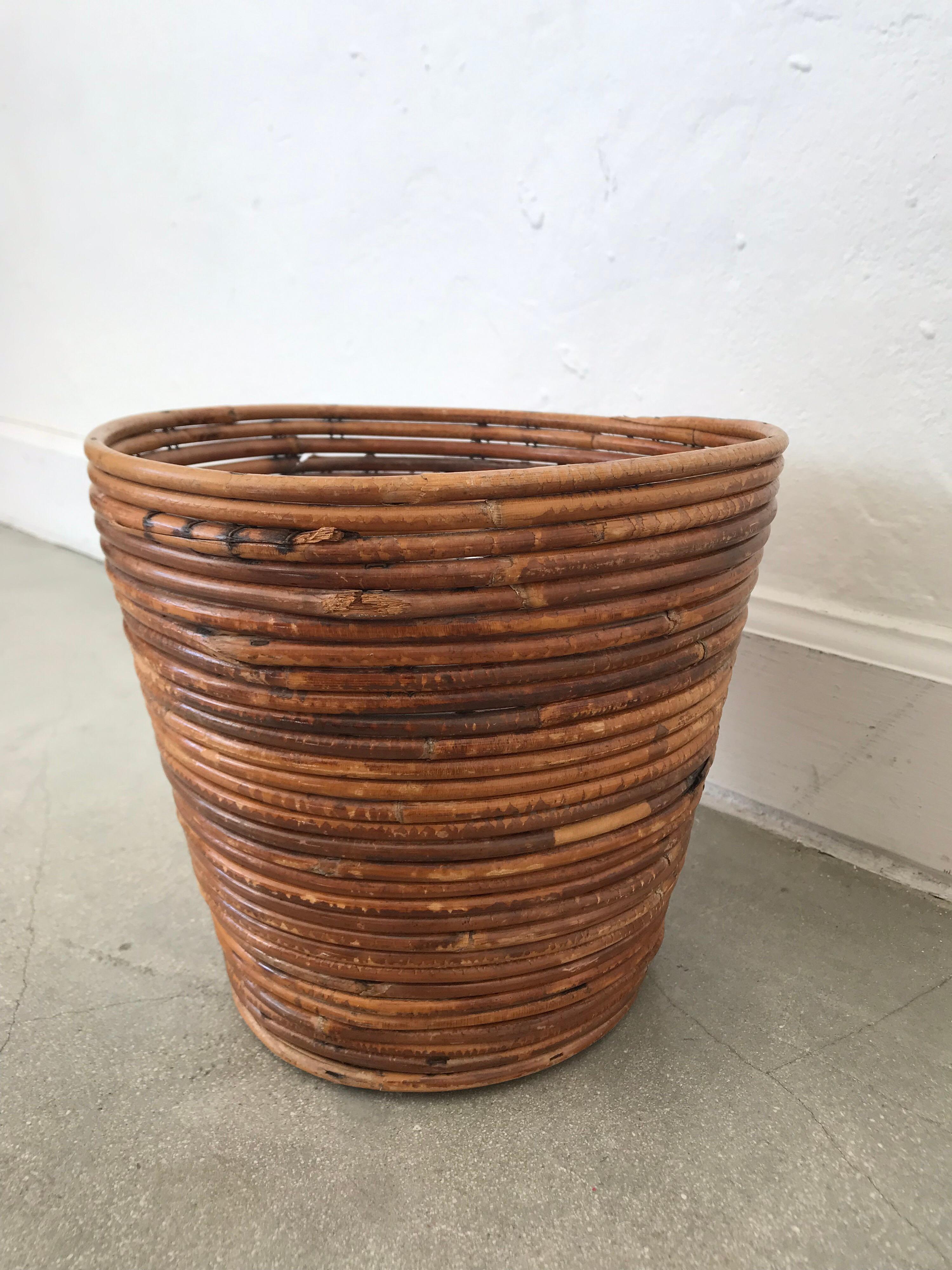 Bamboo Split Reed Rattan Waste Basket or Trash Bin (Moderne der Mitte des Jahrhunderts)