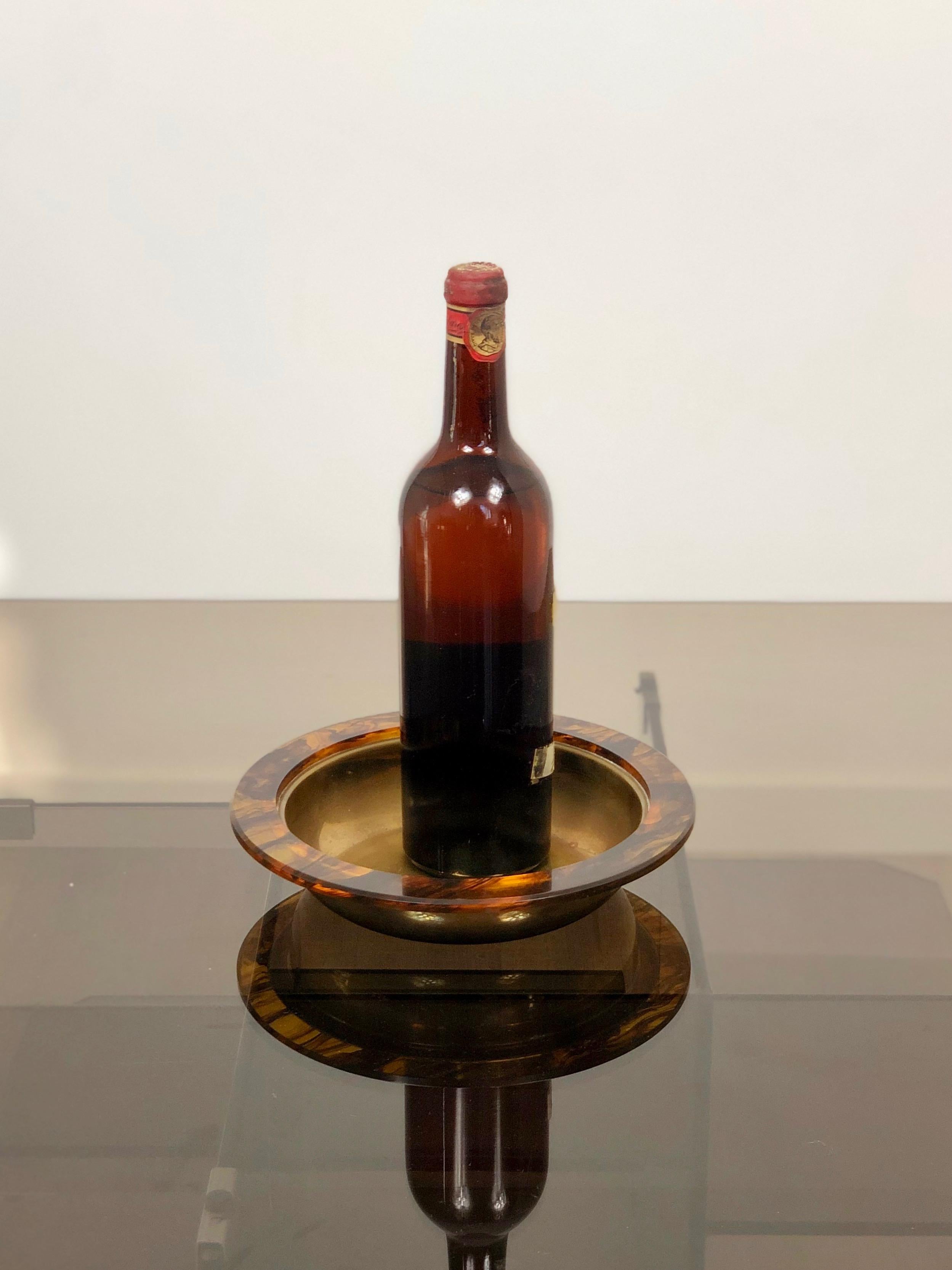 Milieu du XXe siècle Assiette de centre de table en lucite écaille de tortue et laiton, 1960 en vente