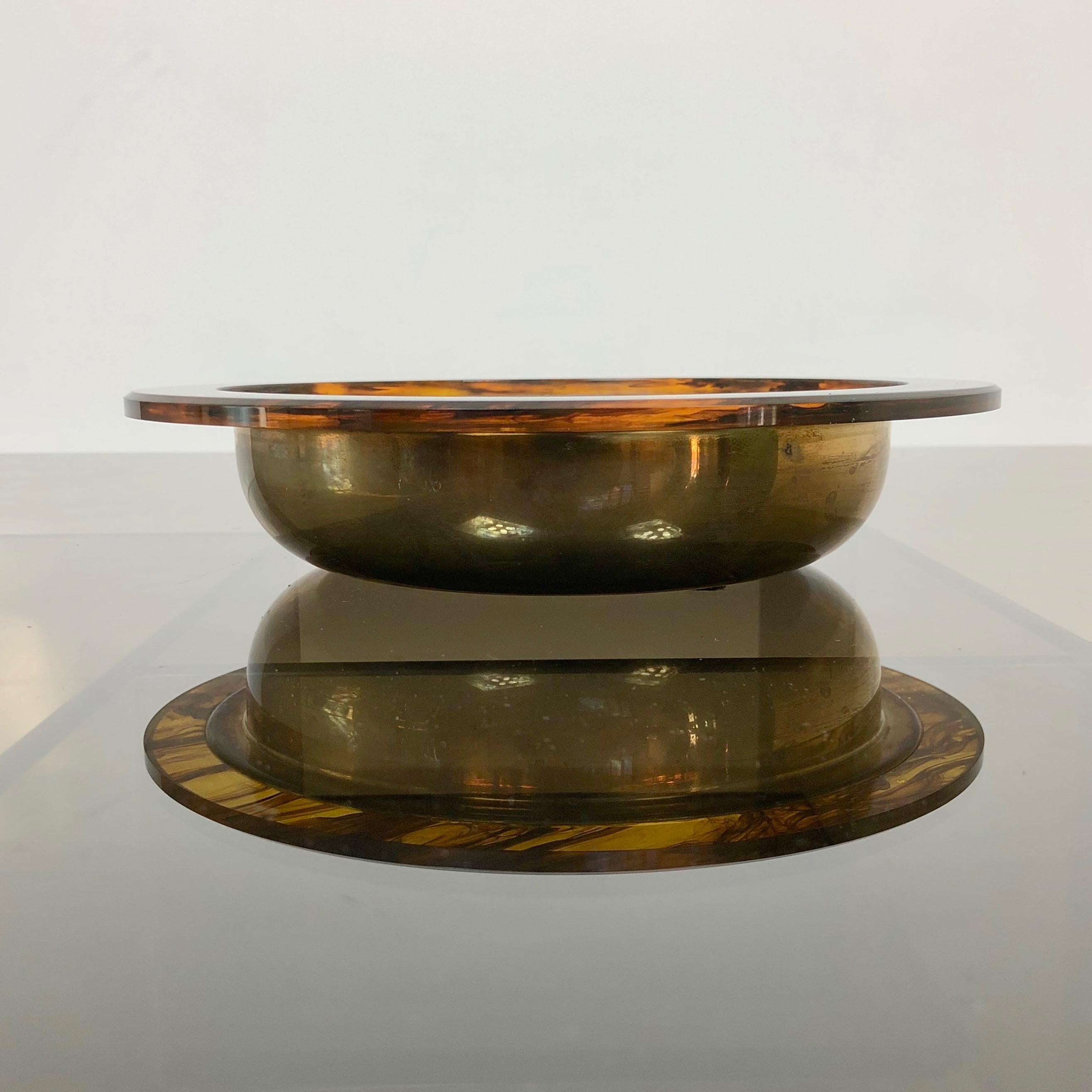 Centerpiece Plate in Tortoiseshell Lucite and Brass, 1960 For Sale 1