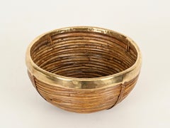Ciotola decorativa in stile Gabriella Crespi in rattan e ottone, Italia, anni '60