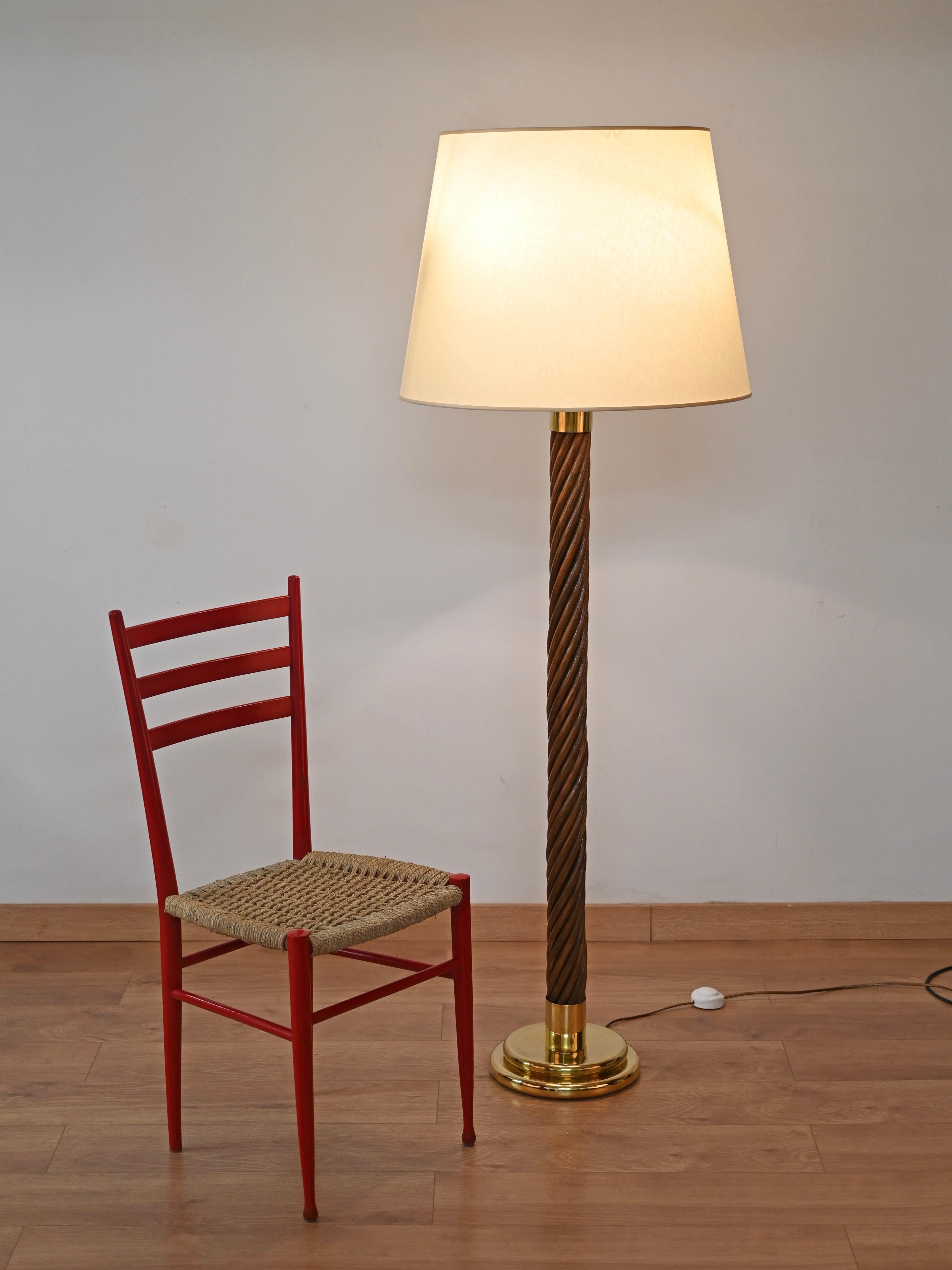 Mid-Century Modern Lampadaire de style Gabriella Crespi en rotin, laiton et parchemin, Italie, années 1960 en vente