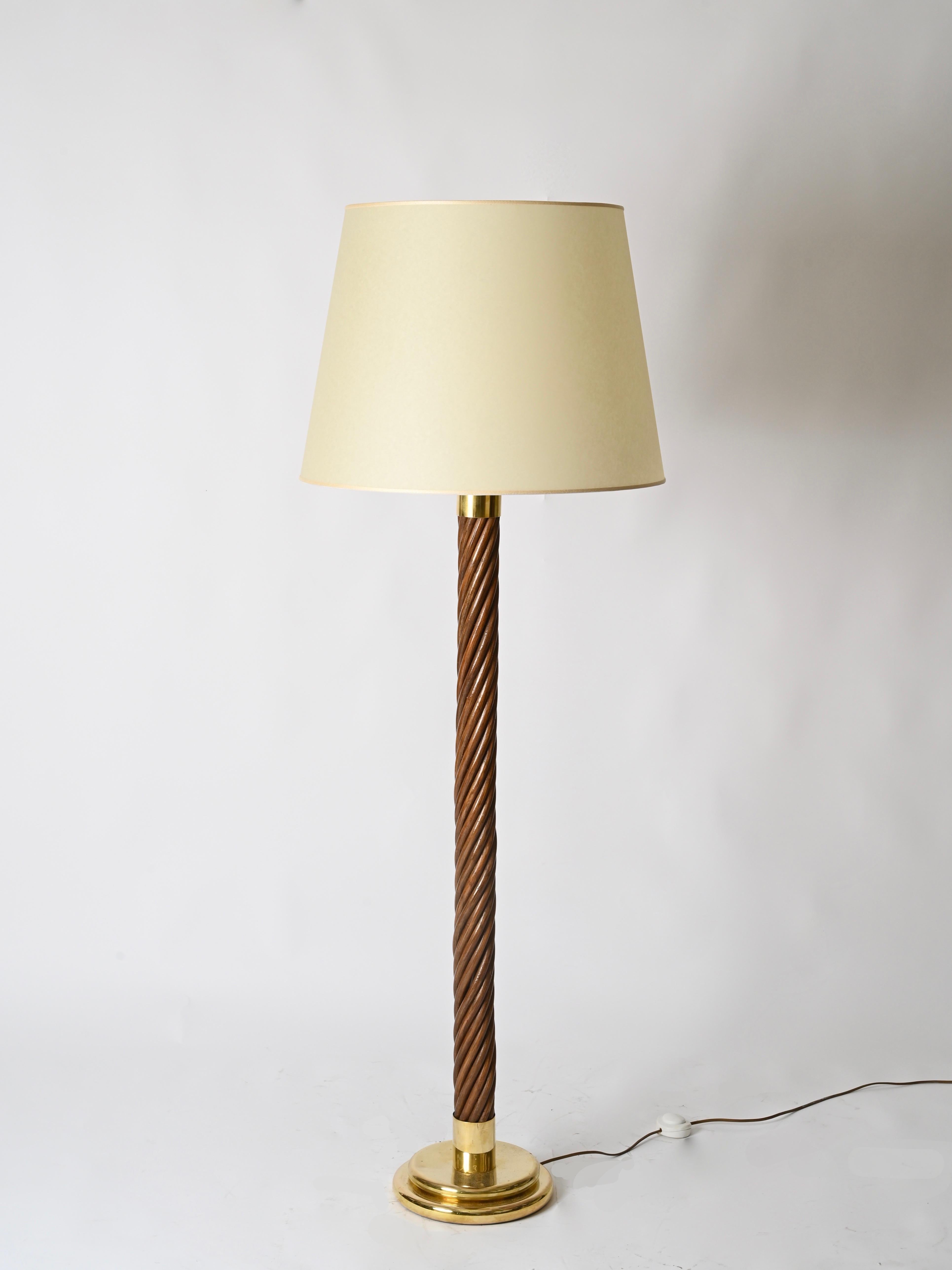 Fait main Lampadaire de style Gabriella Crespi en rotin, laiton et parchemin, Italie, années 1960 en vente