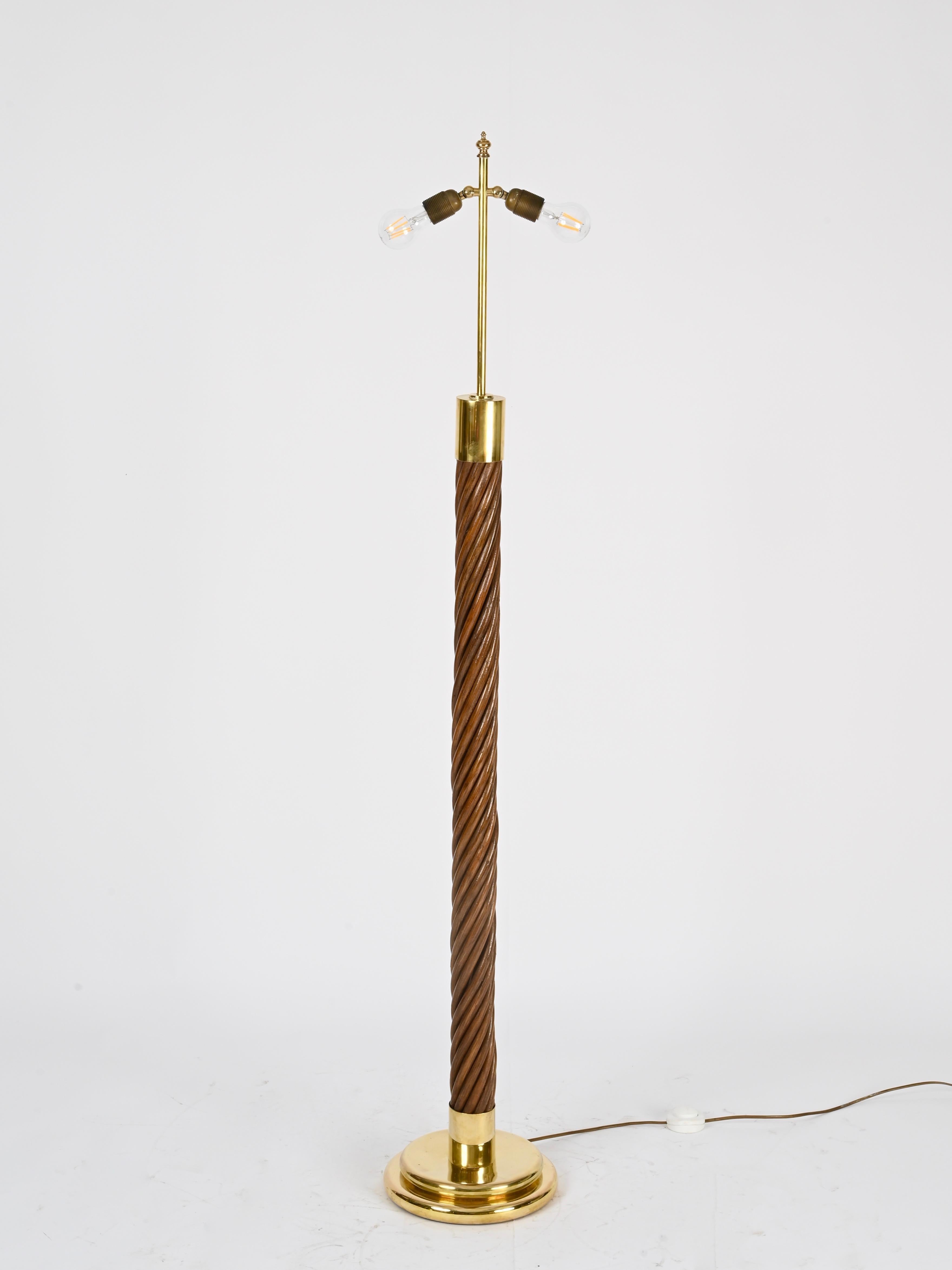 Lampadaire de style Gabriella Crespi en rotin, laiton et parchemin, Italie, années 1960 Bon état - En vente à Roma, IT