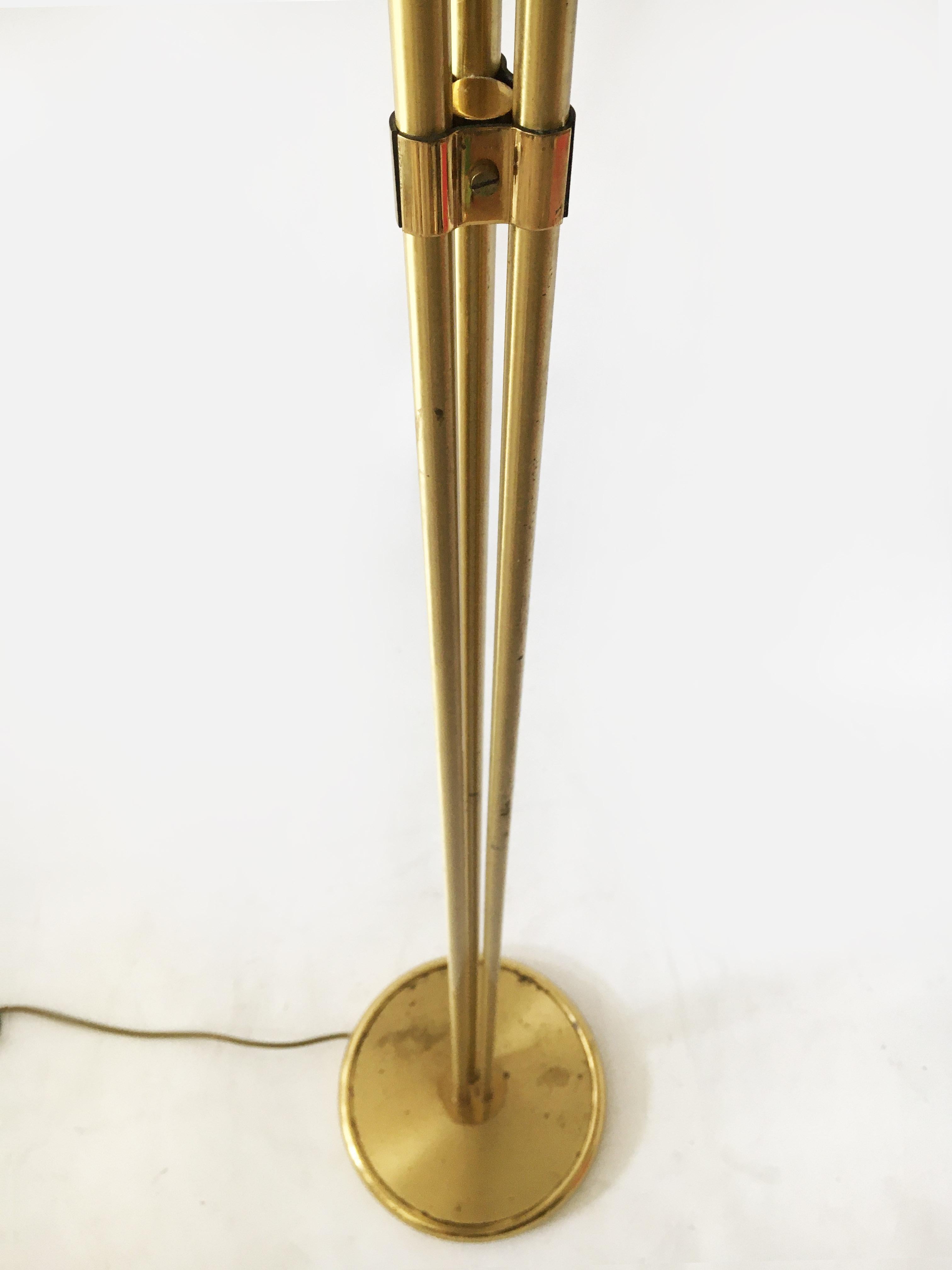 Floor Lamp Vintage Brass Model 'Fungo', Italy, 1970s In Good Condition In Vienna, AT