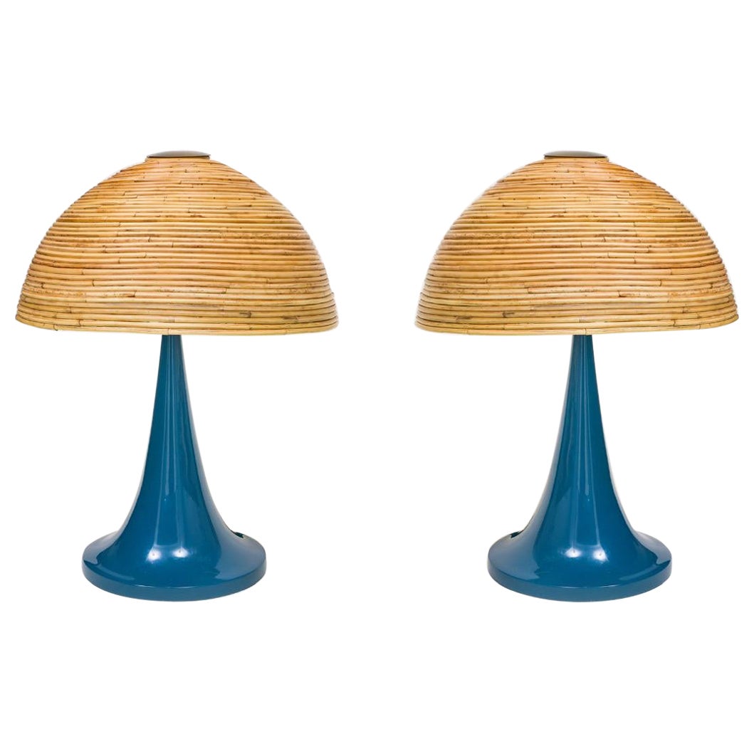 Paire de grandes lampes de bureau en bambou de style Gabriella Crespi avec bases en laque bleue