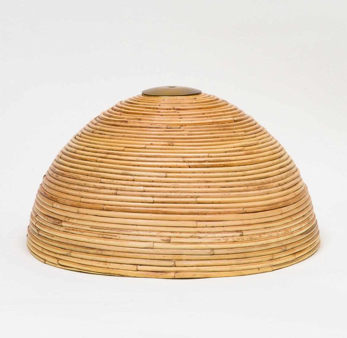 Mid-Century moderno Coppia di lampade da tavolo in bambù di grandi dimensioni in stile Gabriella Crespi con base in lacca bianca in vendita