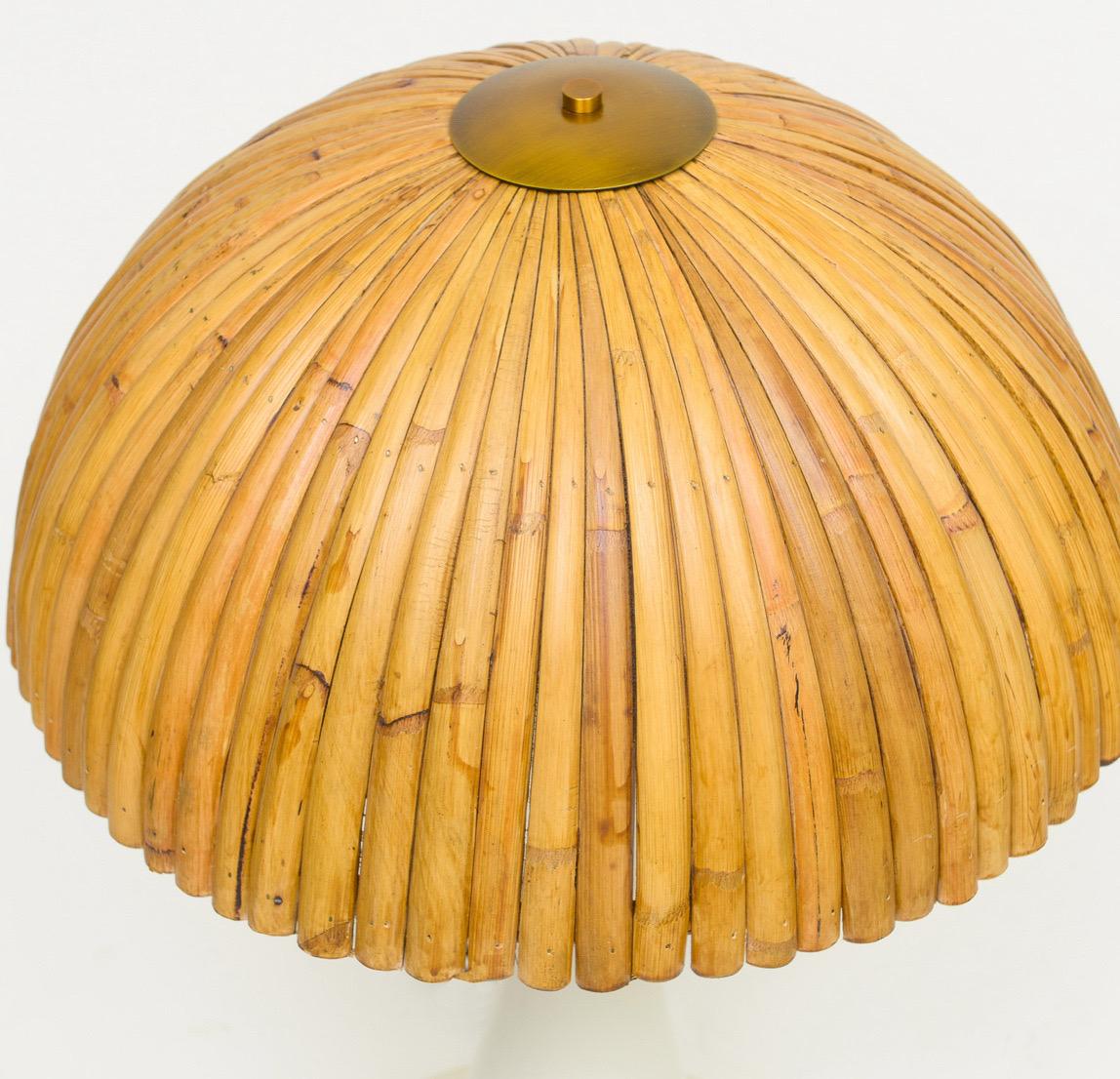 Coppia di lampade da tavolo in bambù di grandi dimensioni in stile Gabriella Crespi con base in lacca bianca In condizioni Nuovo in vendita a New York, NY