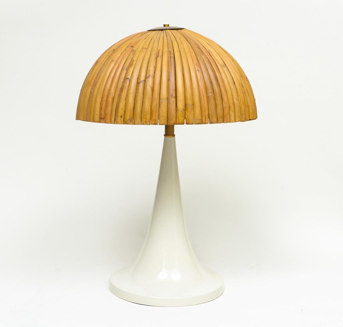 XXI secolo e contemporaneo Coppia di lampade da tavolo in bambù di grandi dimensioni in stile Gabriella Crespi con base in lacca bianca in vendita