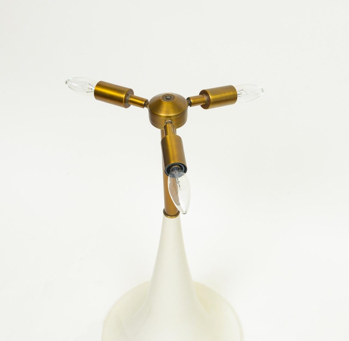 Ottone Coppia di lampade da tavolo in bambù di grandi dimensioni in stile Gabriella Crespi con base in lacca bianca in vendita