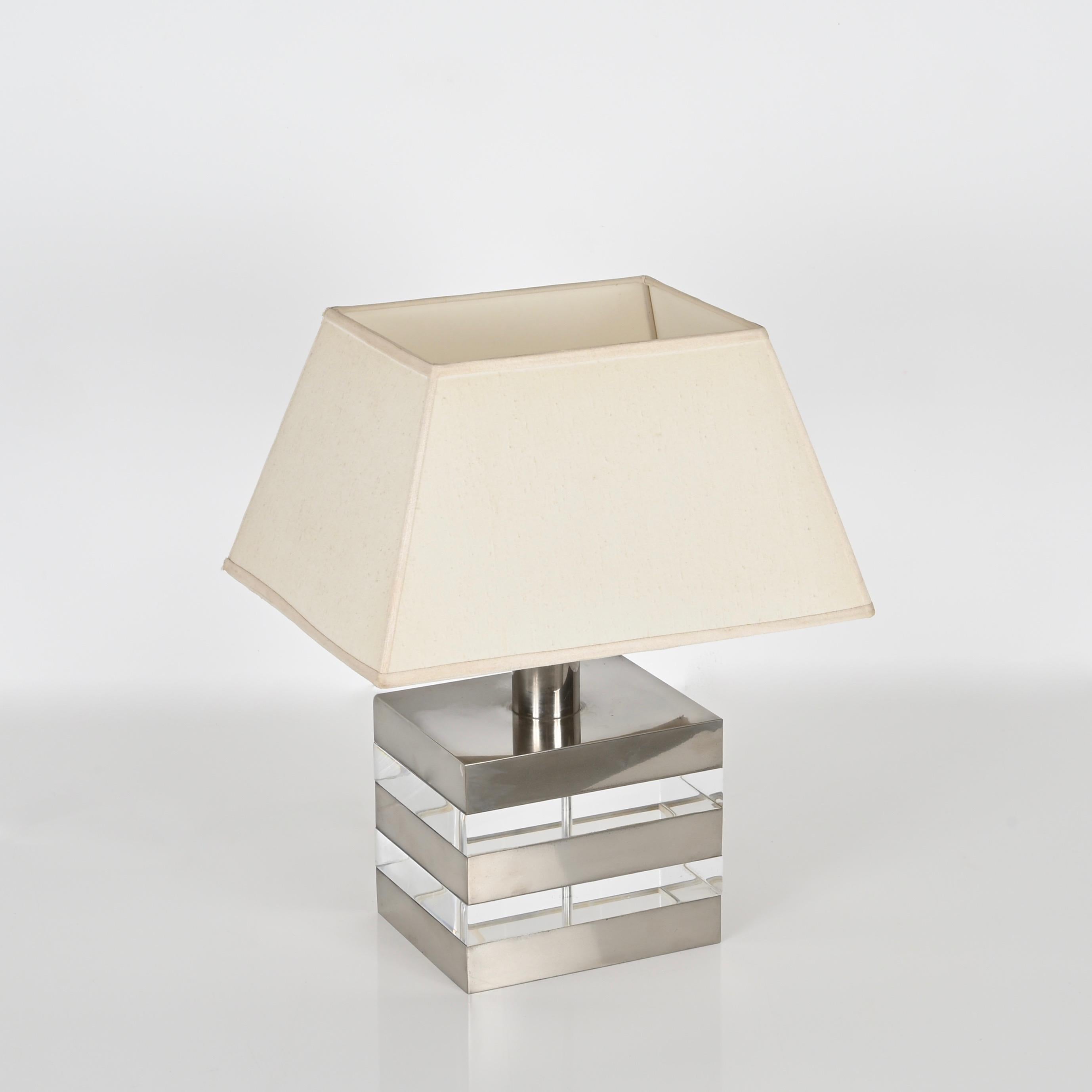 Lámpara de mesa grande de mediados de siglo estilo Crespi en lucita y acero, Italia Años 70 en venta 3