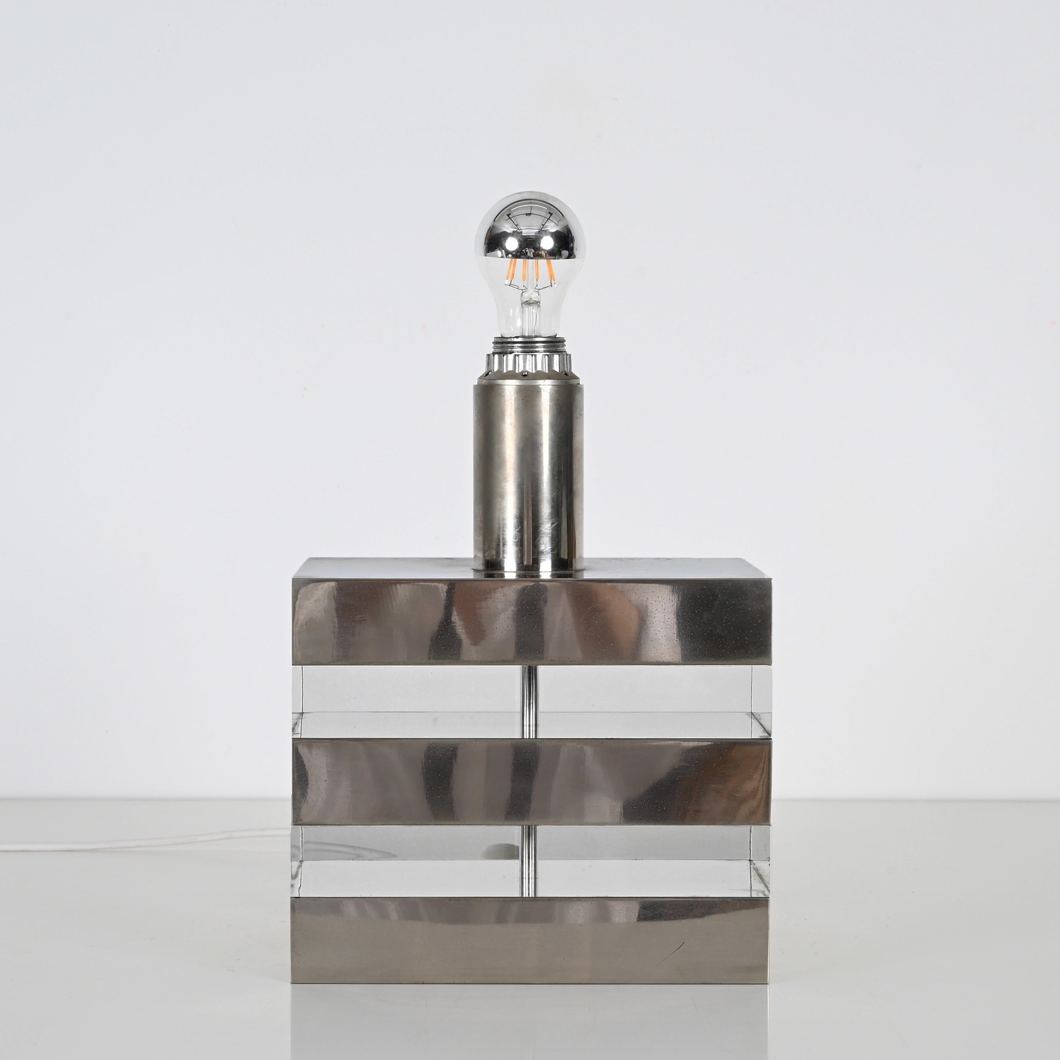 Lámpara de mesa grande de mediados de siglo estilo Crespi en lucita y acero, Italia Años 70 en Bueno estado para la venta en Roma, IT
