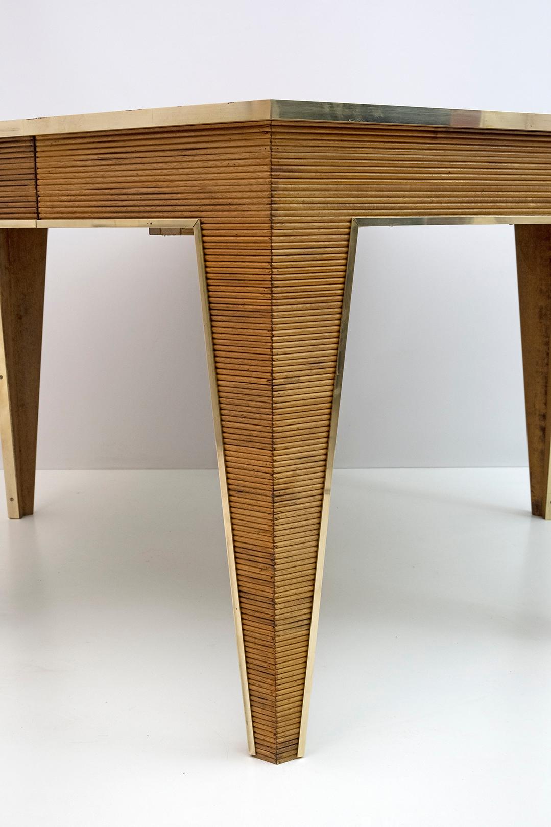Mid-Century Wood and Brass Extendable Dining Table, 1970s In Good Condition In Puglia, Puglia