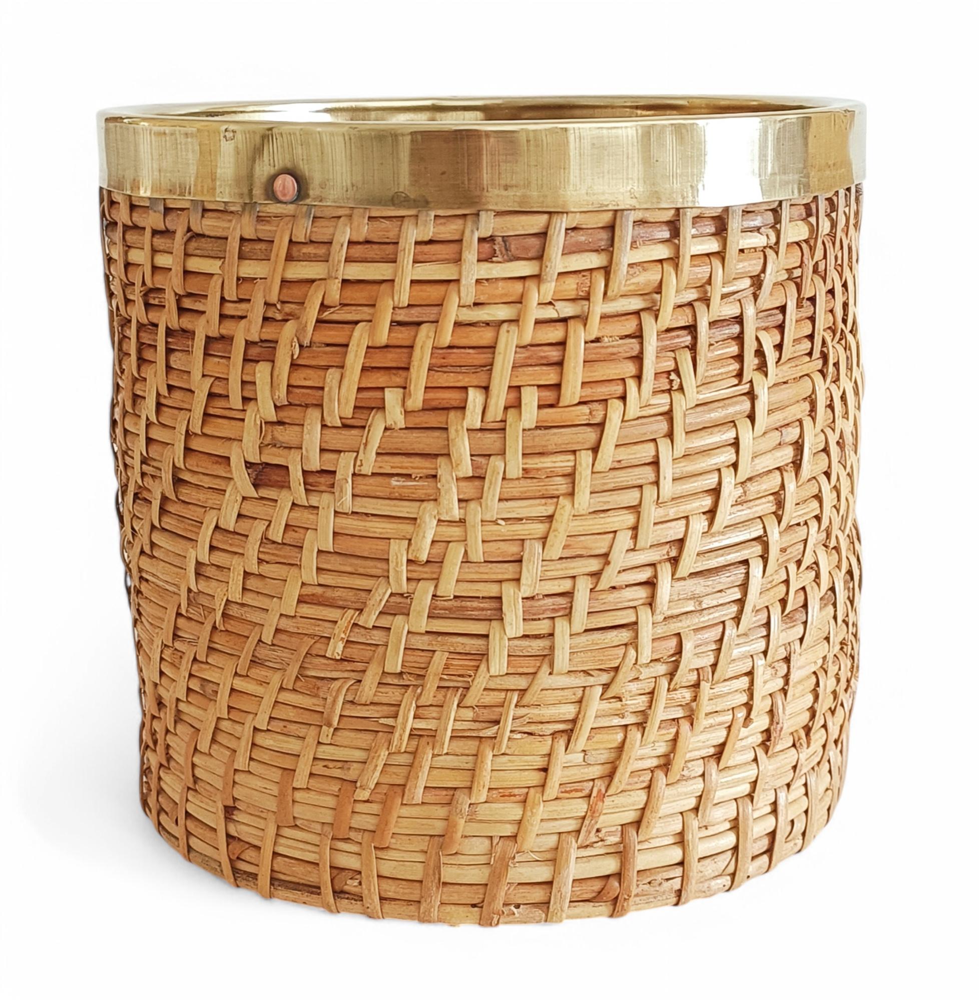 French Riviera Midcentury Rattan and Brass Basket Planter, Italy, 1960s For Sale 4