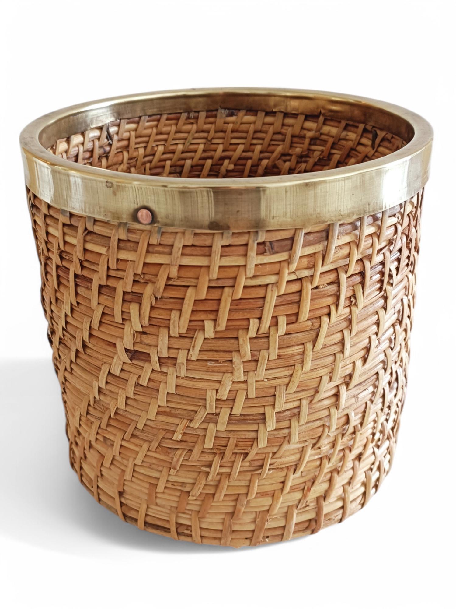 Organic Modern French Riviera Midcentury Rattan and Brass Basket Planter, Italy, 1960s For Sale