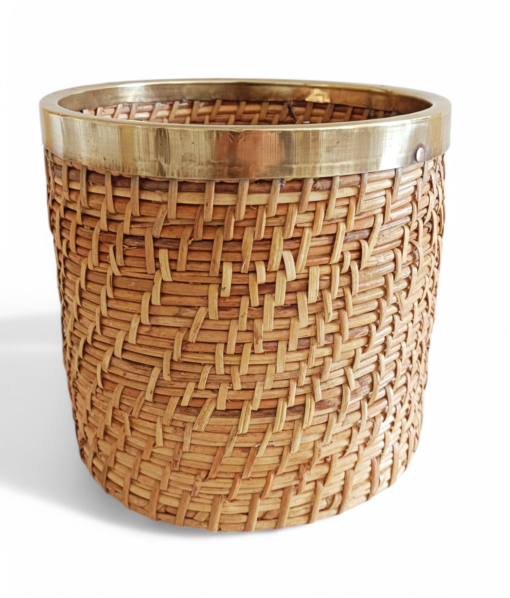Hand-Crafted French Riviera Midcentury Rattan and Brass Basket Planter, Italy, 1960s For Sale
