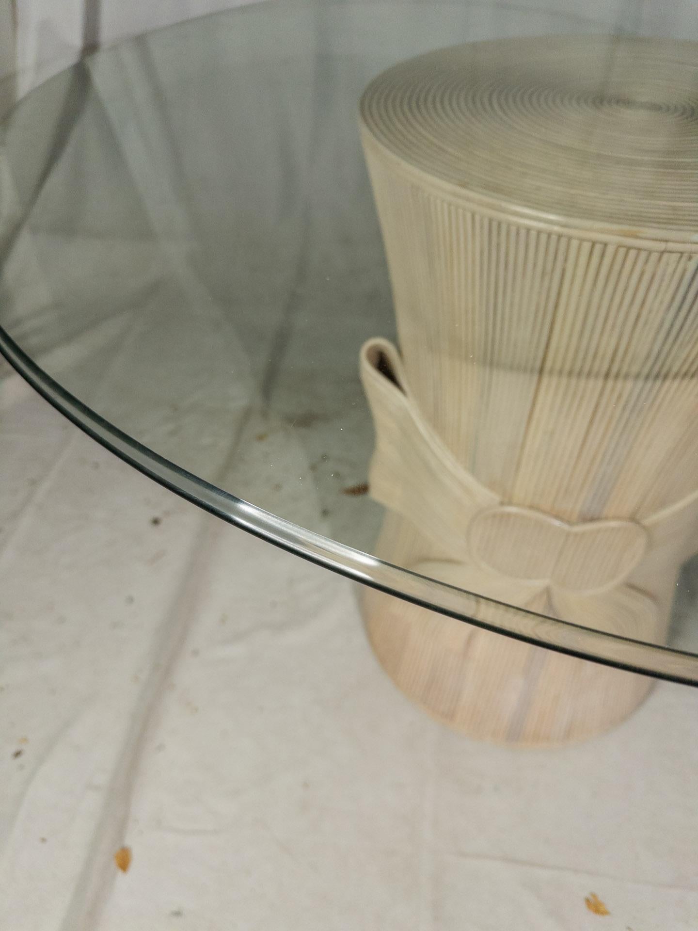 Table trompe-l'œil style Gabriella Crespi en rotin fendu avec plateau en verre en vente 3