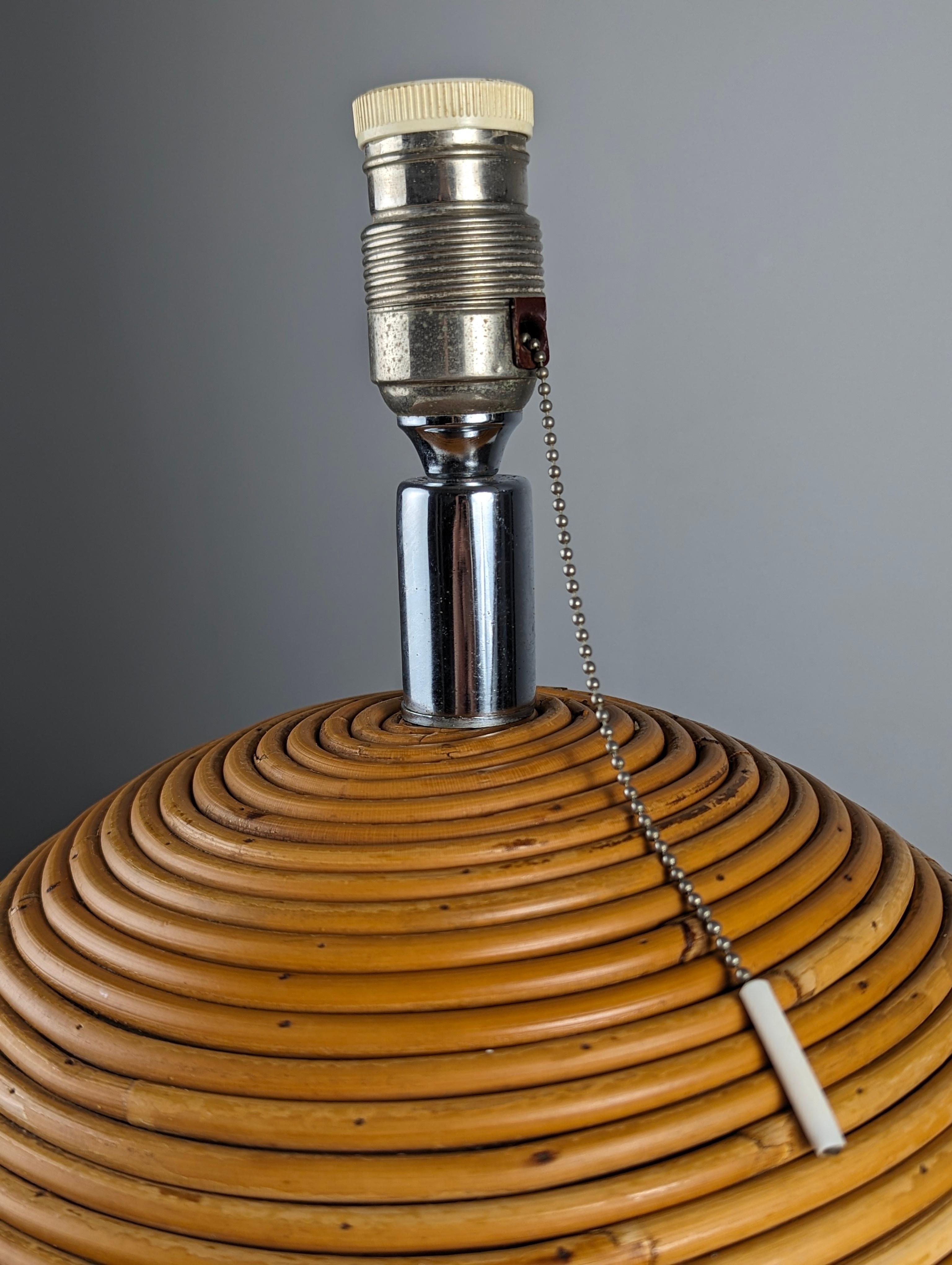 Gabriella Crespi style sphere rattan table lamp, 1970s In Good Condition For Sale In Benalmadena, ES