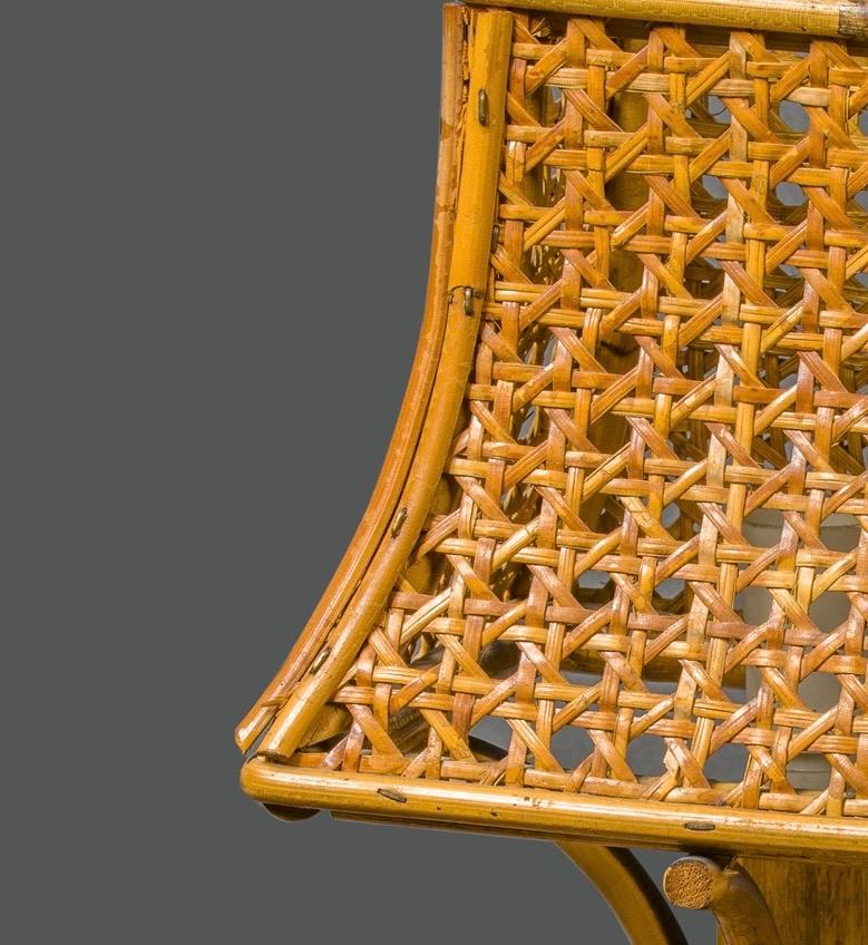 Beautiful, elegant and rare table lamp in the purest style of Gabriella Crespi.
it is a prestigious Italian manufacture from the mid-20th century 
Entirely made of rattan with a workmanship in the upper part called 'cannetè'.
Perfectly functional