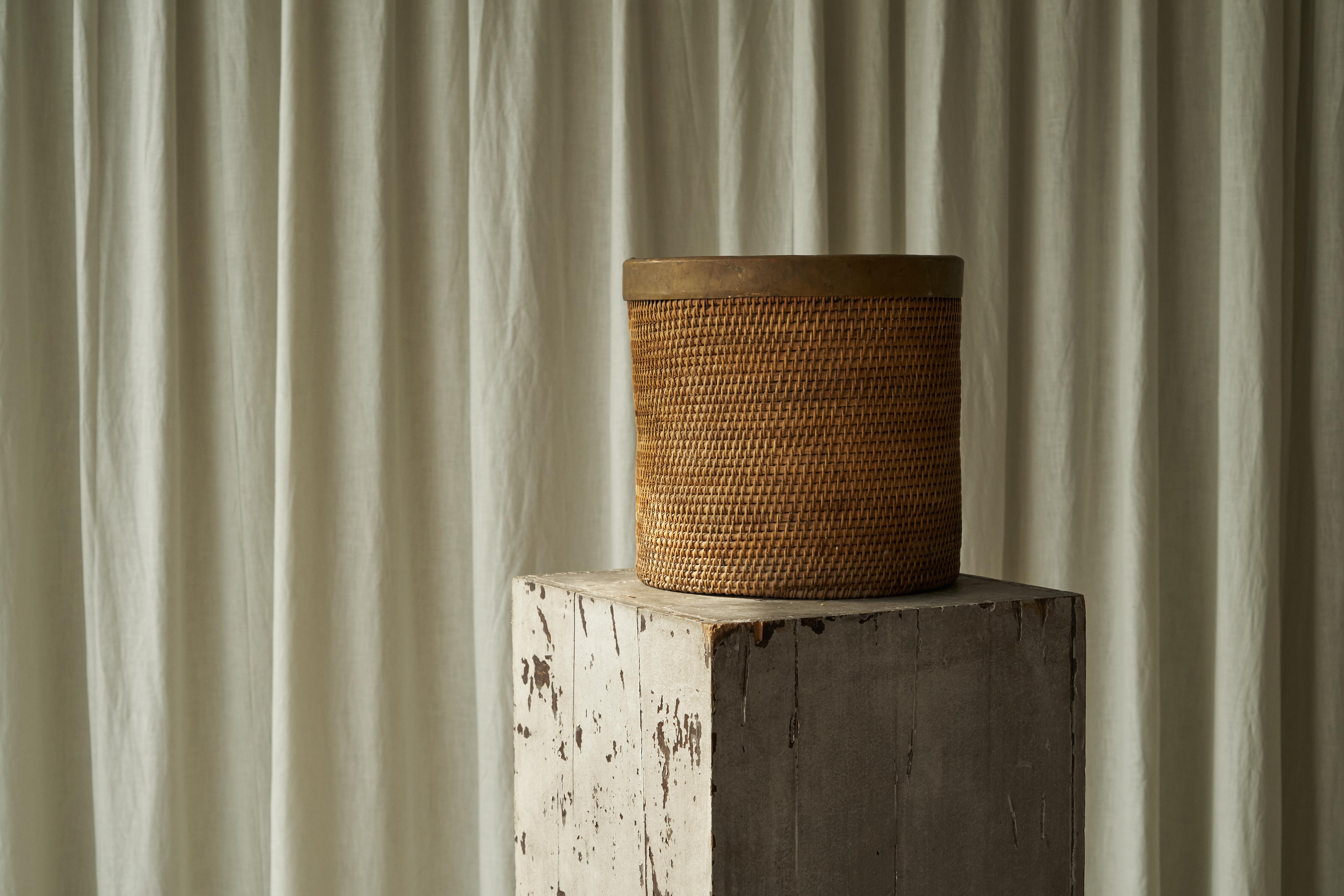 Gabriella Crespi Style Waste Paper Basket in Rattan and Patinated Brass 1960s In Good Condition In Meer, VAN