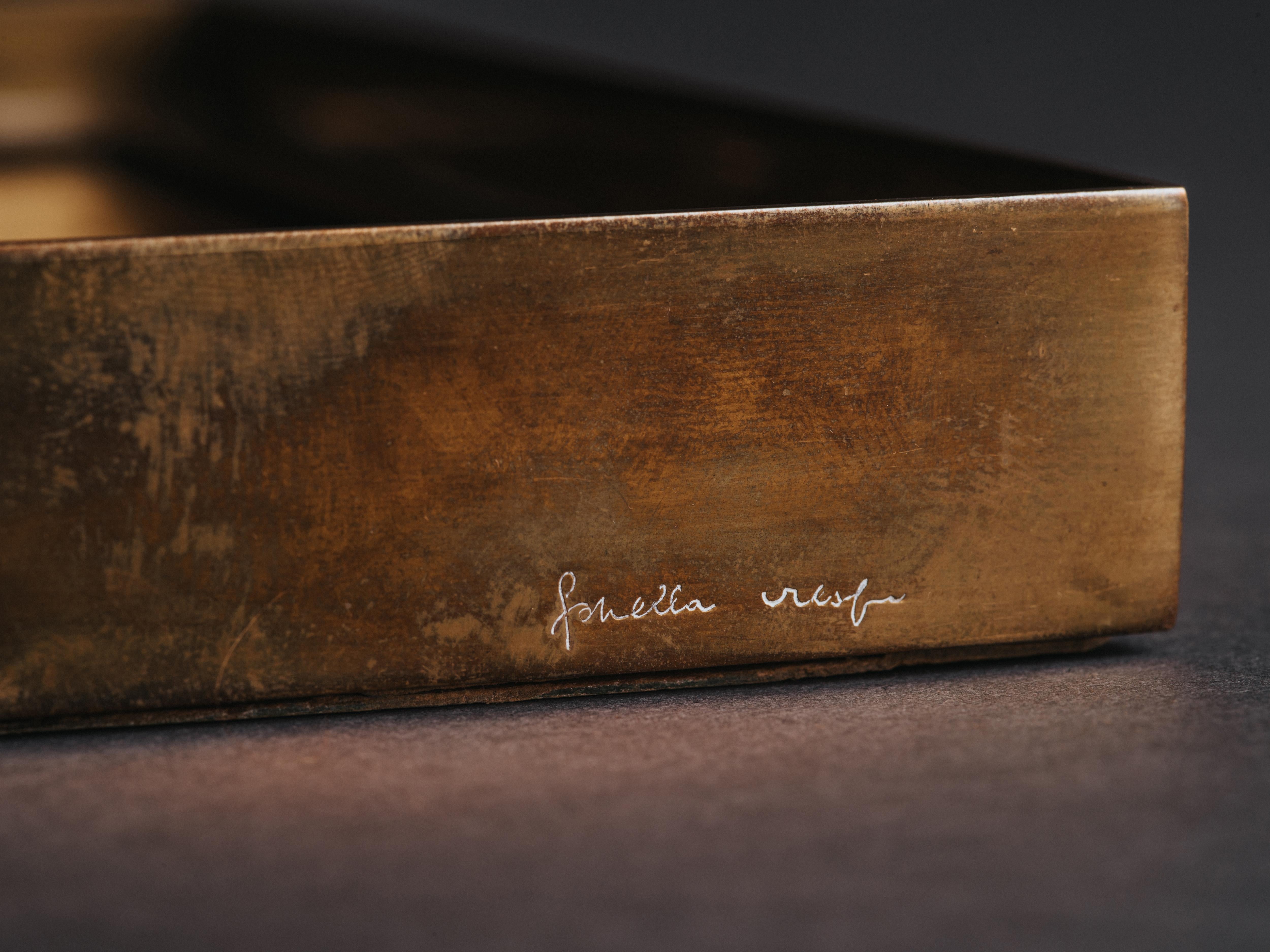 Fin du 20e siècle Gabriella Crespi Plateau Vide Poche en laiton et loupe de bois de bruyère, signé en vente