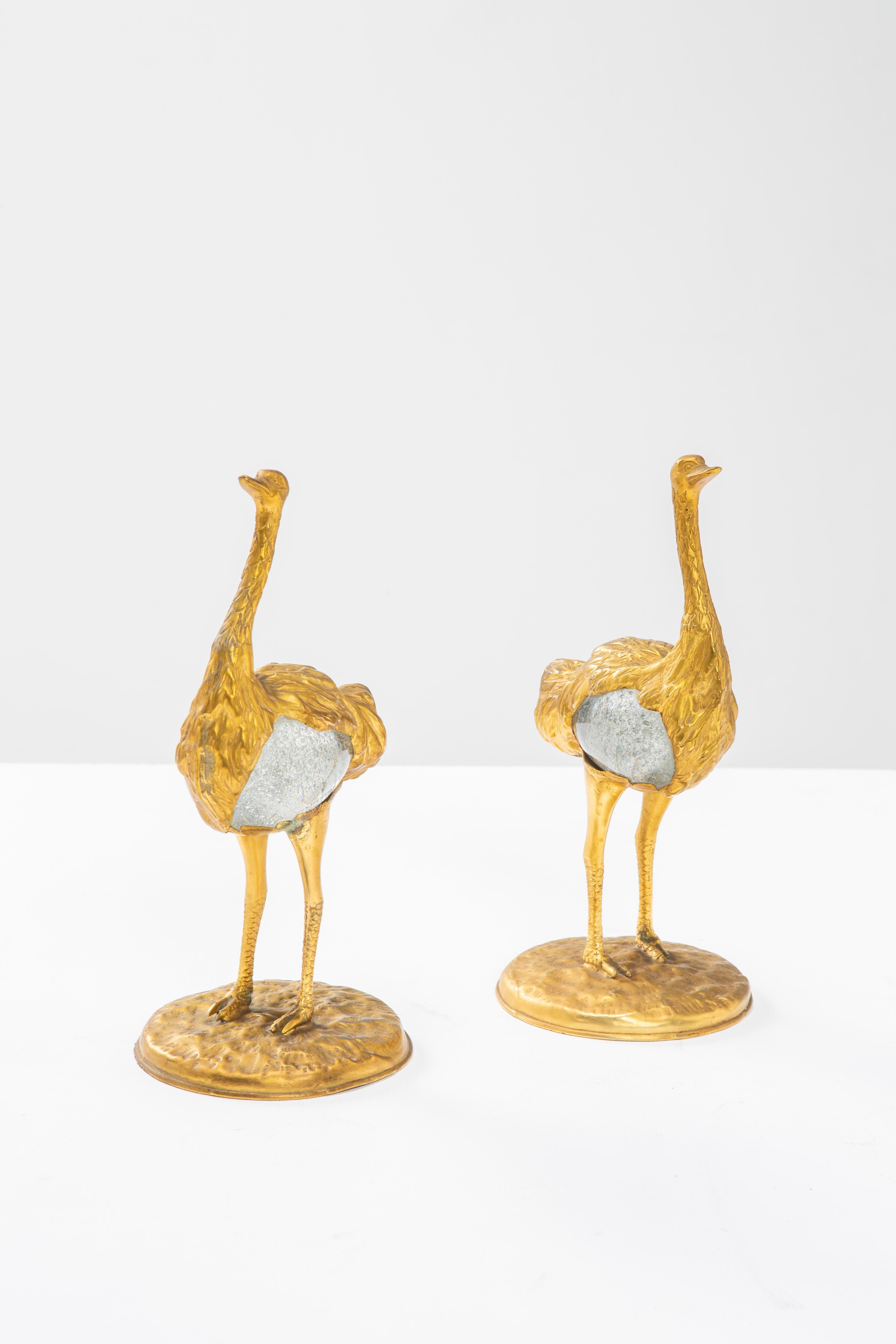 These two ostriches, designed and made by Gabriella Crespi, are elegant lost-wax bronze sculptures with globular Murano glass bodies created by Barovier&Toso. These sculptures are part of the Animali series created by Gabriella Crespi and composed