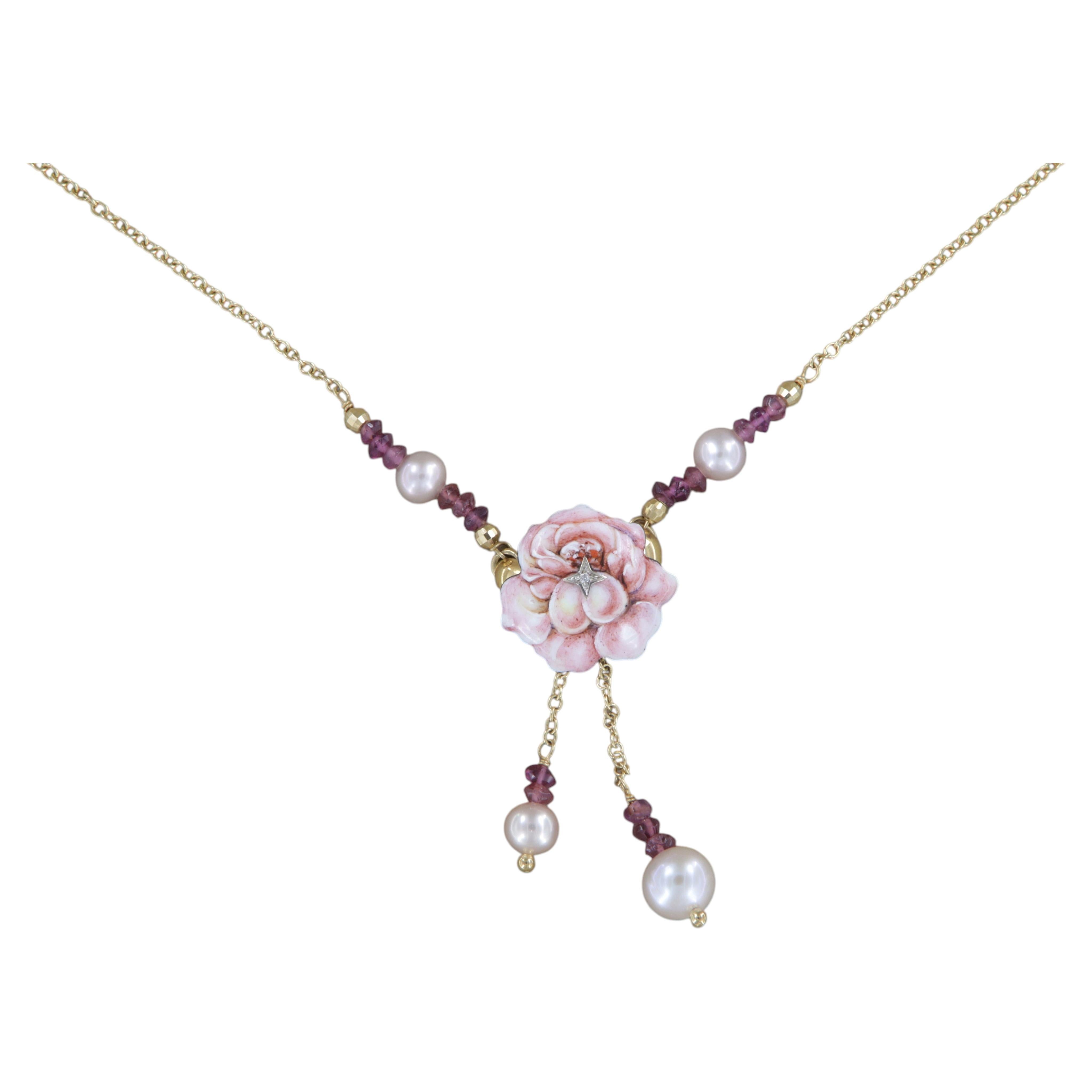 Collier ras-du-cou Gabriella Rivalta en or 18 carats, orné d'une rose émaillée et de perles en vente