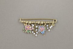Broche de esmalte y perlas cultivadas de Gabriella Rivalta, en oro de 18 quilates, Italia