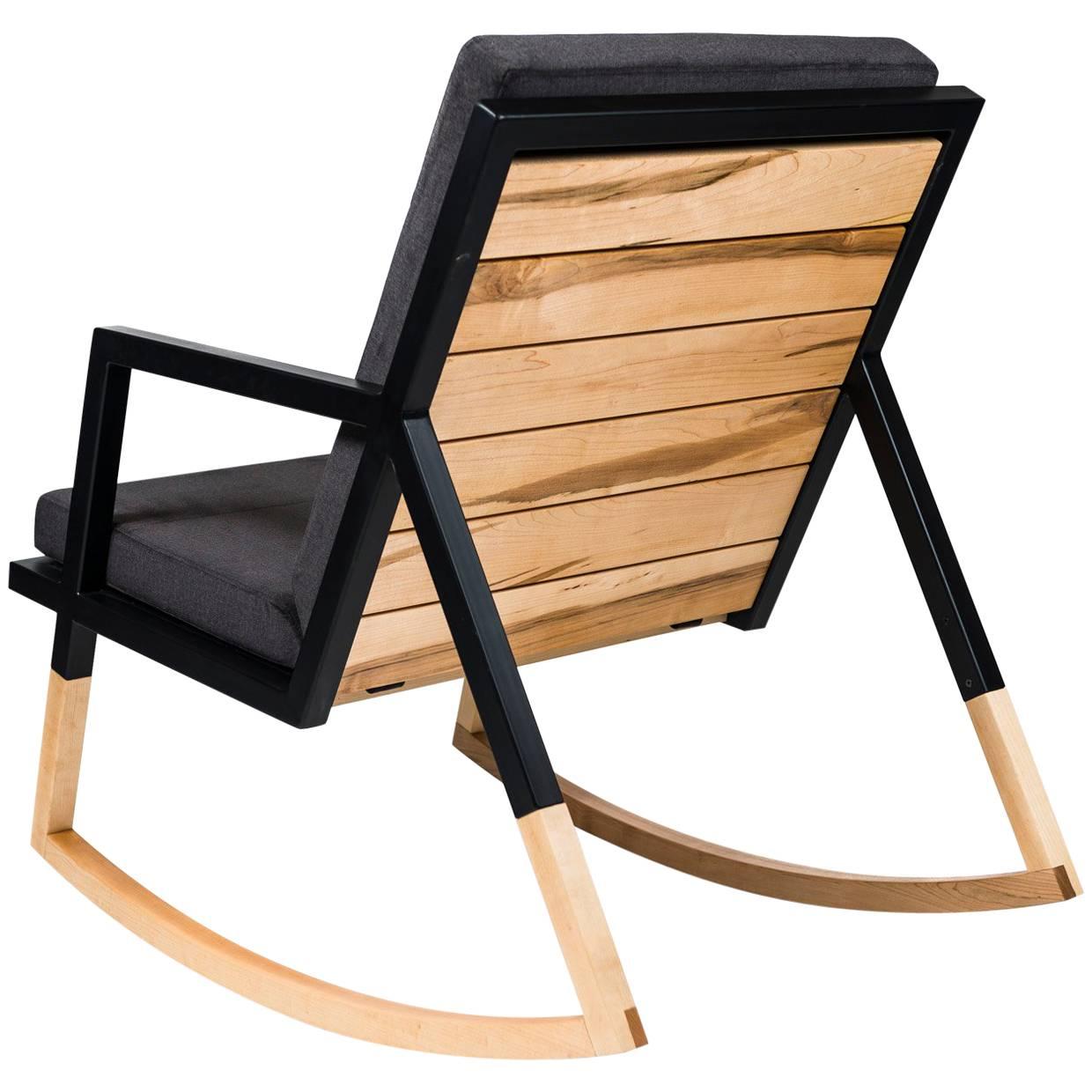 Gabriella Rocking Chair von Ambrozia, Ahorn, schwarzer Stahl und dunkelgraue Polsterung