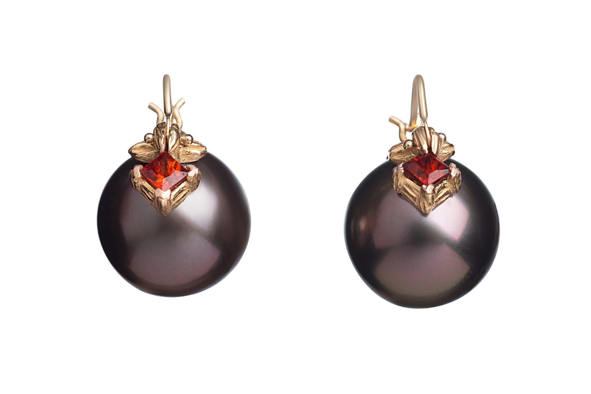 Gabrielle Sanchez Flyer-Ohrringe, Aubergine Tahiti-Perle mit Crimson-Saphiren Damen