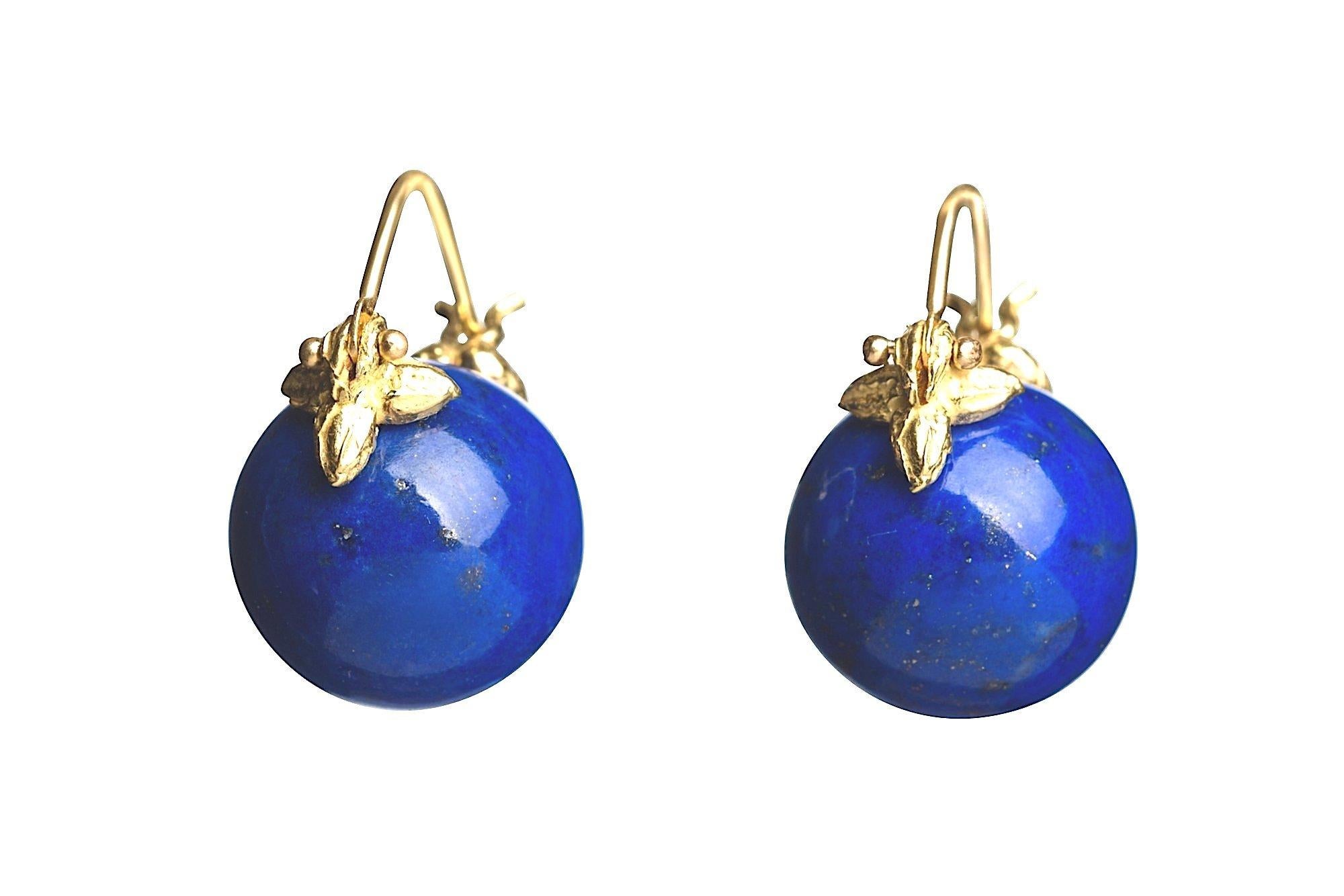 Gabrielle Sanchez, Smooth Round Lapis Lazuli Flyer Earrings In New Condition In new york, NY