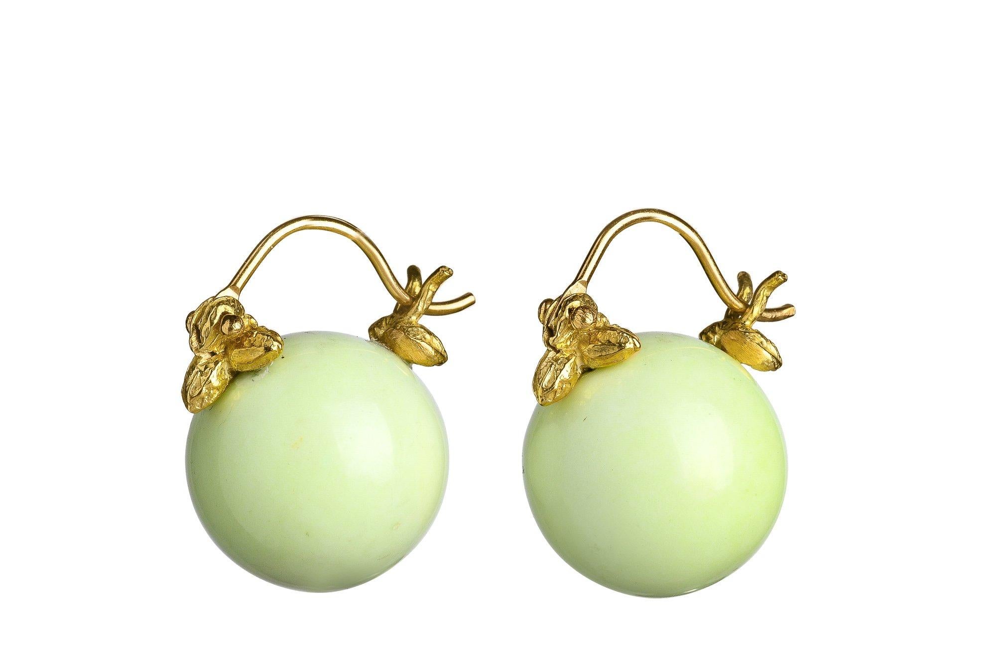 14mm round smooth pale yellow chrysoprase Flyer earring