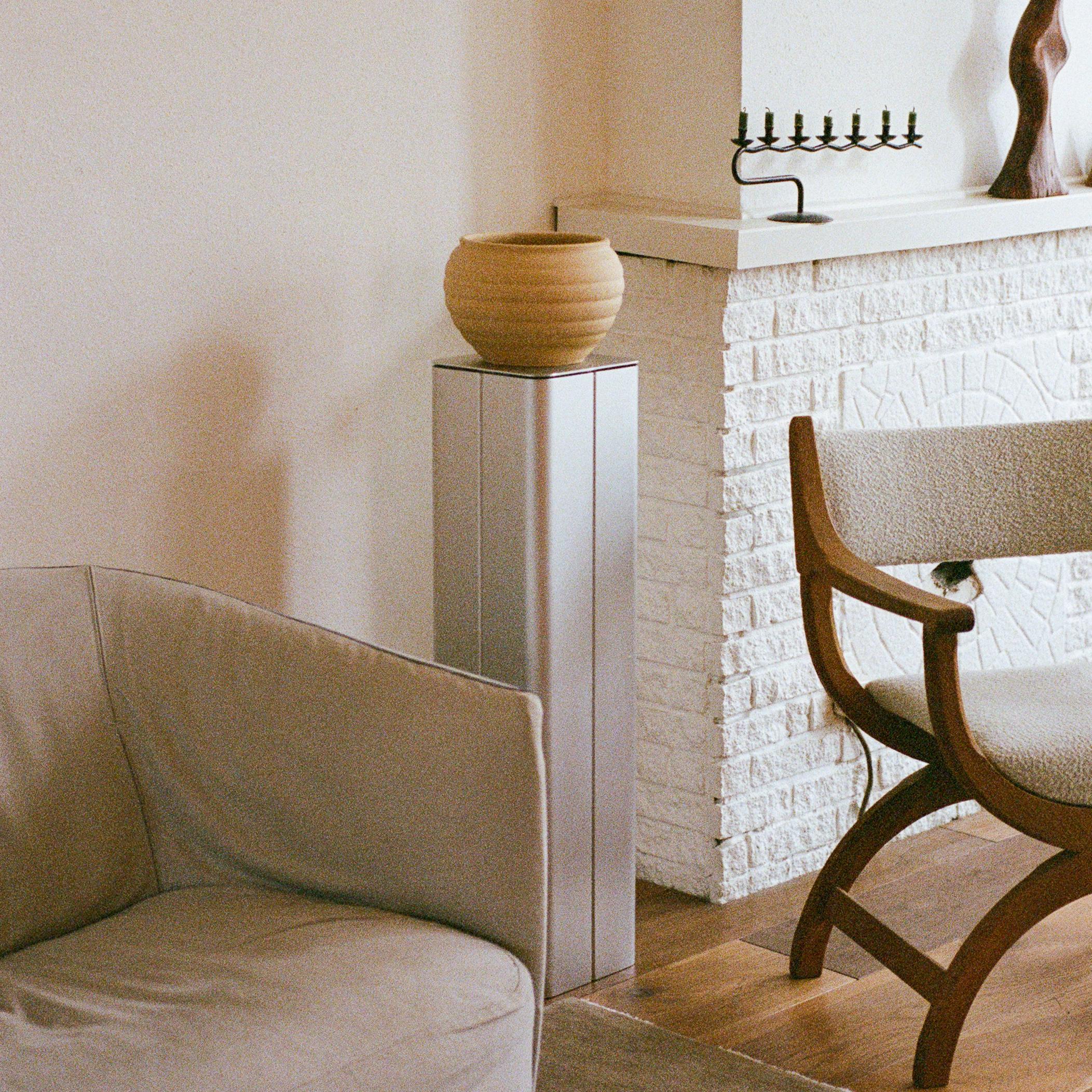 La Collection'S è una serie di tavolini in alluminio leggeri e facili da assemblare. La Collection'S prende il nome dalle sue caratteristiche cuciture intersecanti, dove ogni quarto dell'alluminio si incontra, ed è stata concepita osservando i