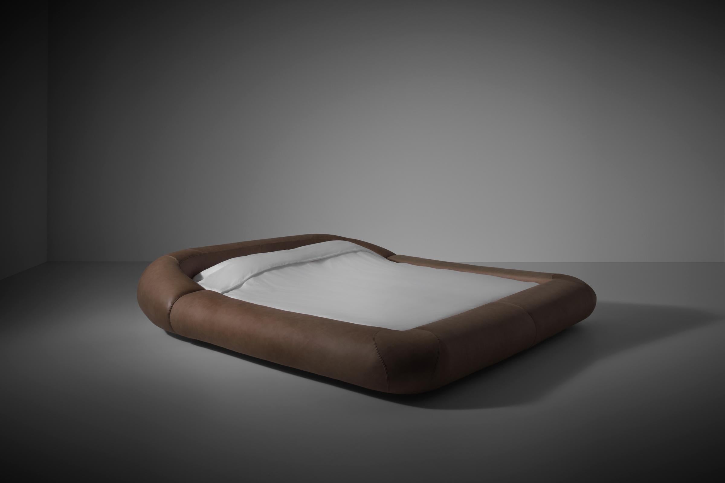 Large king size bed by Gae Aulenti mod. ‘Tennis’ for Gavina, Italy 1972. Unique and iconic bed from the ‘Tennis‘ series referring to the round shapes and the typical stitching pattern used for tennis balls. The bed has beautiful bulky curves which