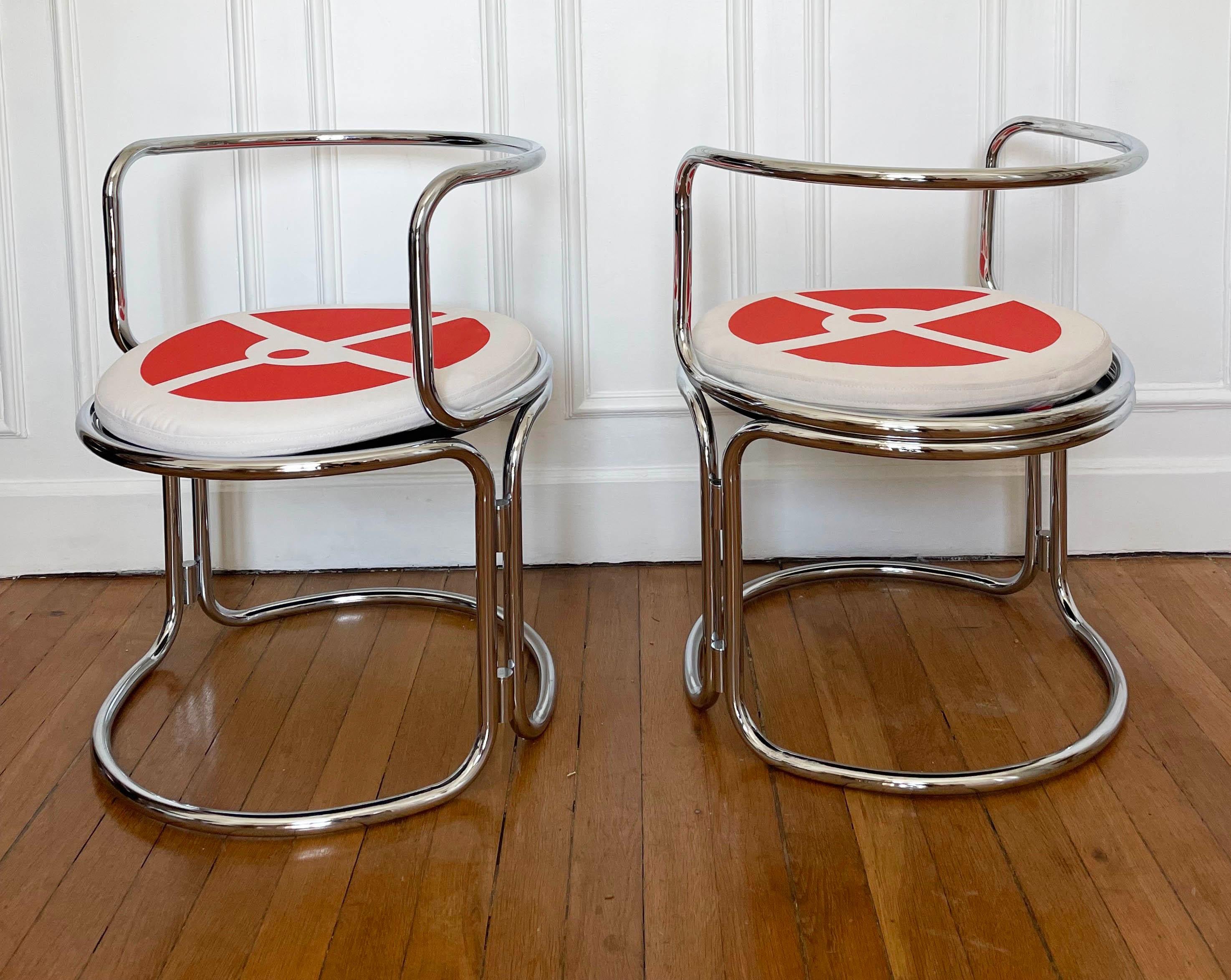 Gae Aulenti, orange lacquered steel armchairs (one pair available)
Dimensions: length 53 cm (20,9 inches) x width 56 cm (22 inches) x height 68 cm (27,8 inches)
material : steel painted in epoxy (treated for outdoor use)
Very good condition

This
