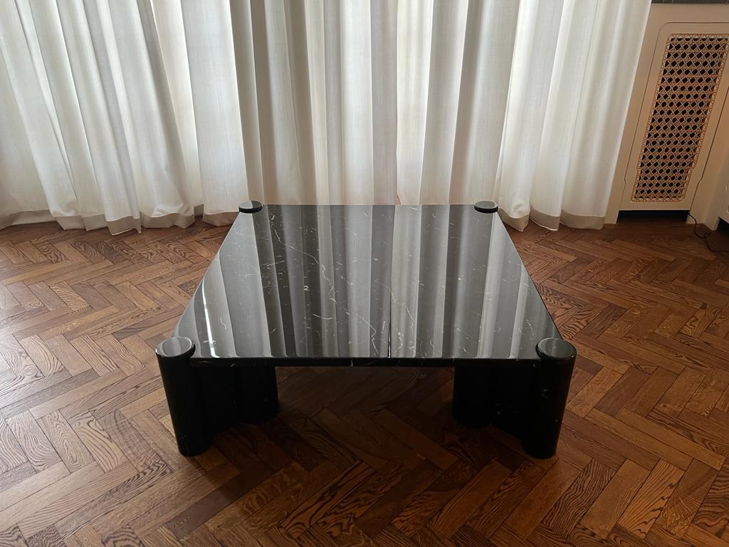 Contemporary Gae Aulenti, Coffee Table & Design Classic 'Jumbo' in Marquina Marble, Knoll.  For Sale