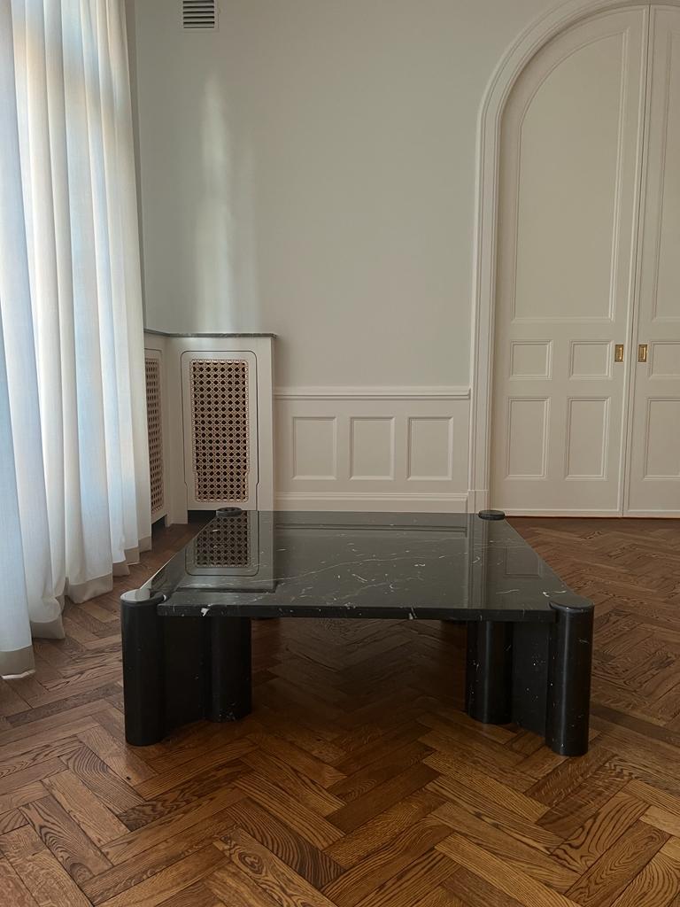 Gae Aulenti, Coffee Table & Design Classic 'Jumbo' in Marquina Marble, Knoll.  For Sale 2