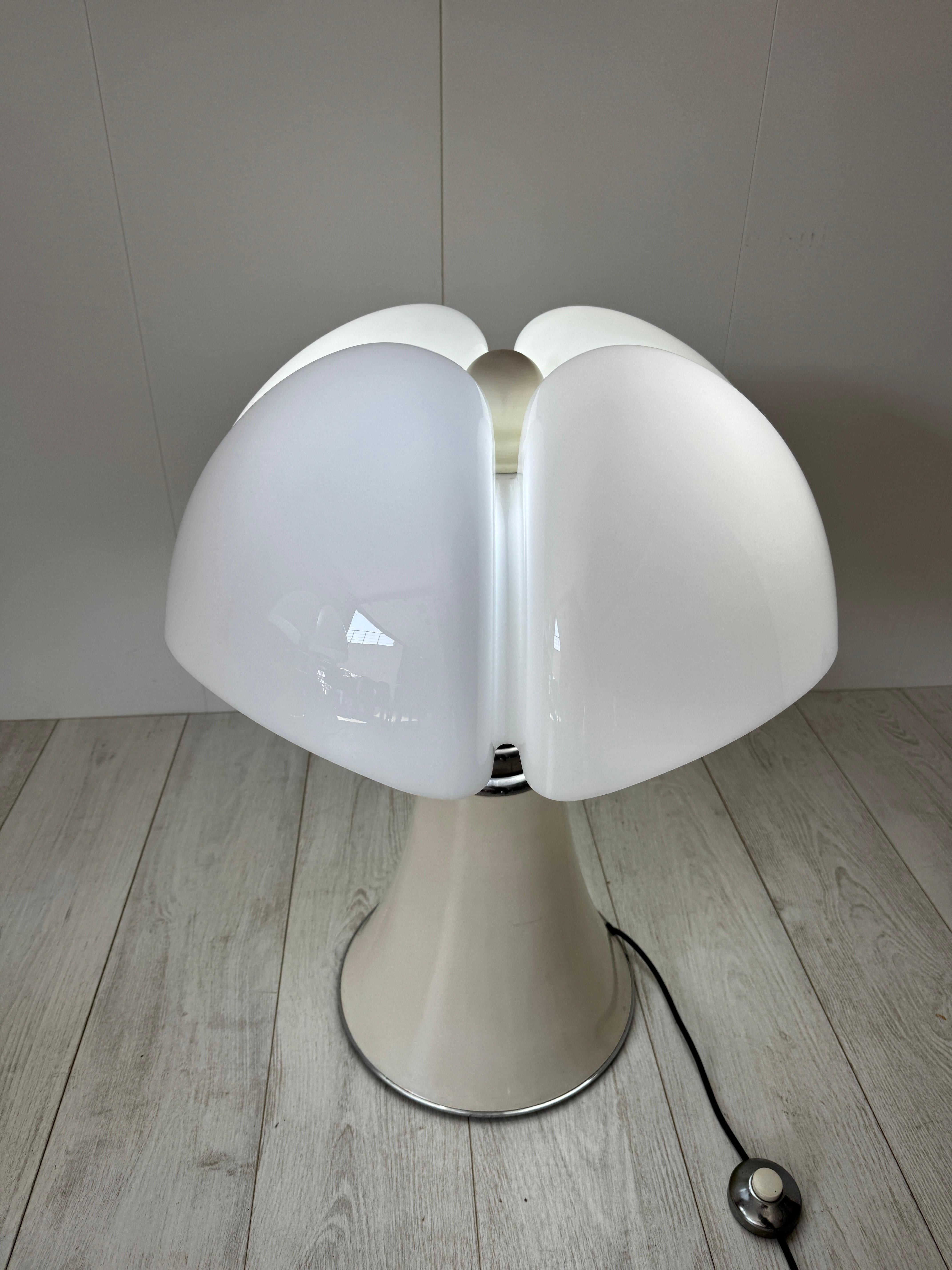 Gae Aulenti, Coppia di lampade mod. Pipistrello, Prod. Martinelli Luce, anni '70 en vente 3