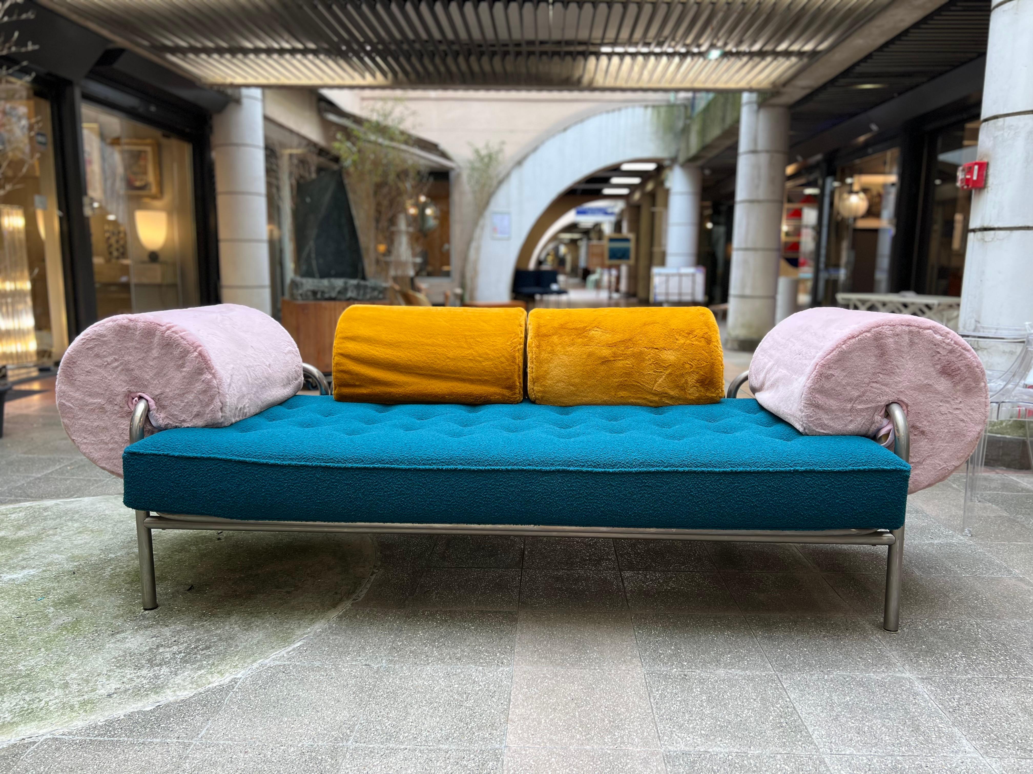 Gae Aulenti
Daybed One Off
chrome-plated / Fabric
1970
Very good condition
L245 x h 79 x d 115 cms
14000 euros