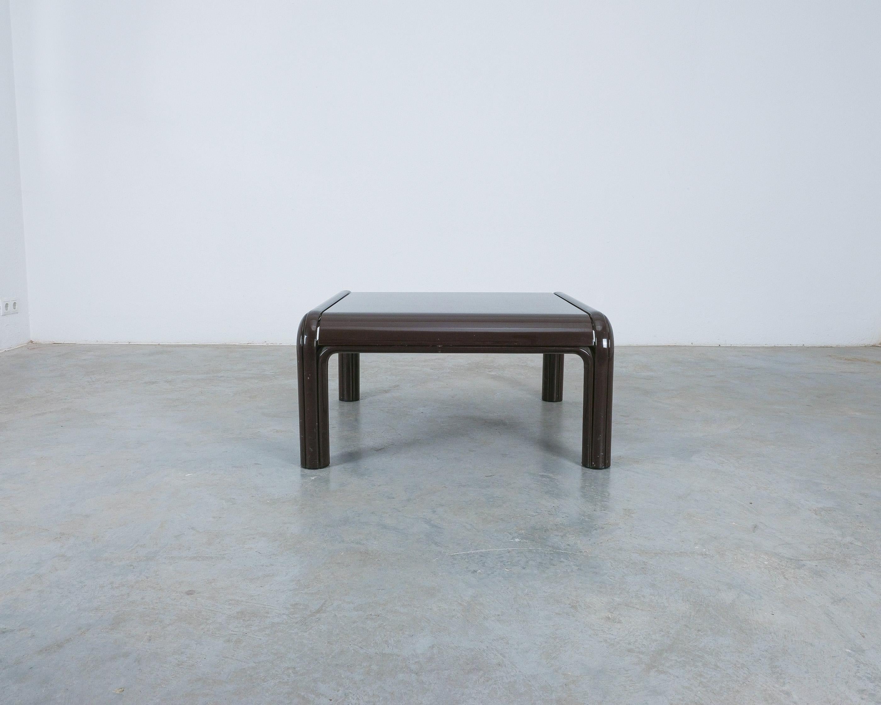 Tavolino da salotto in acciaio smaltato di Gae Aulenti per Knoll, 1980 in vendita 3