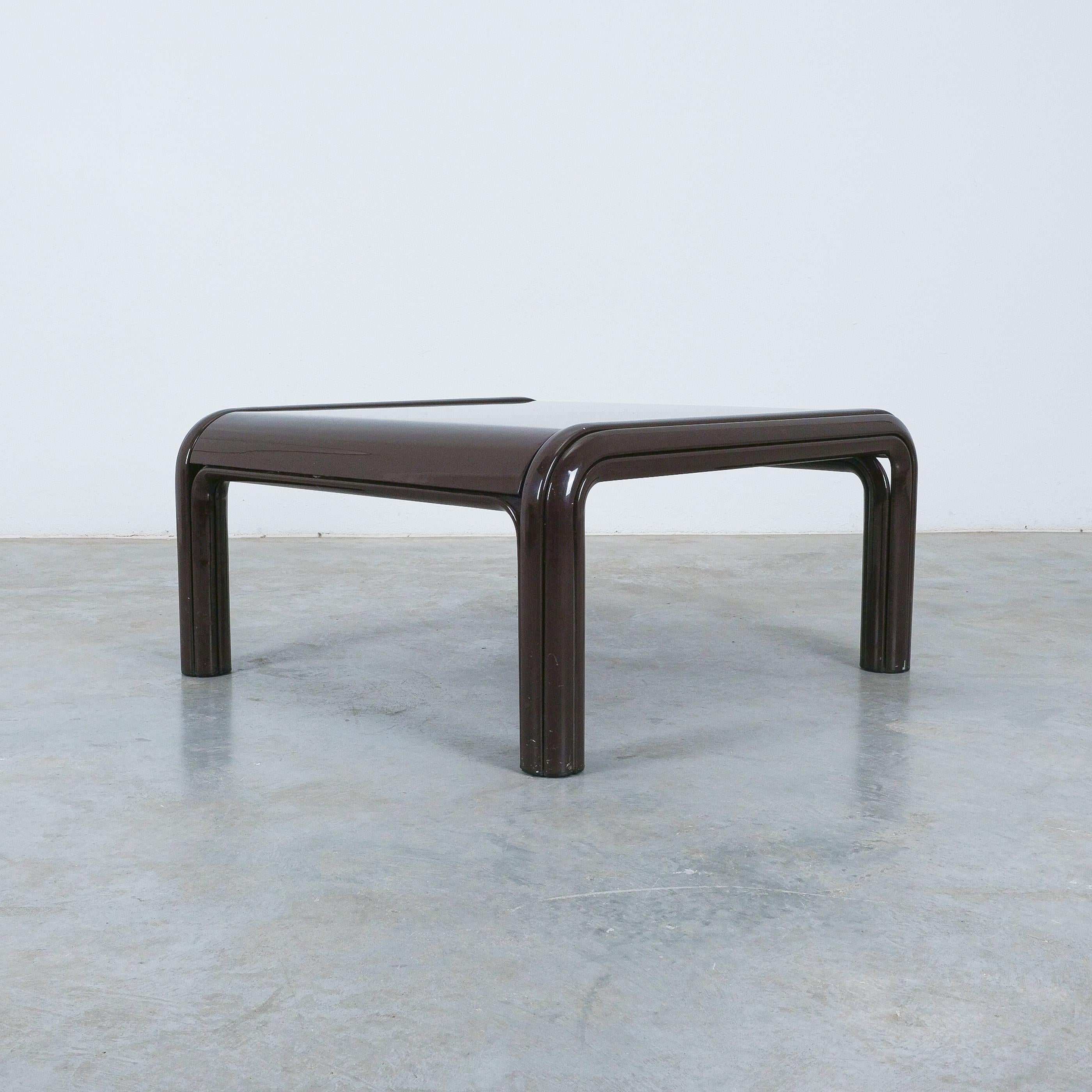 Acciaio Tavolino da salotto in acciaio smaltato di Gae Aulenti per Knoll, 1980 in vendita