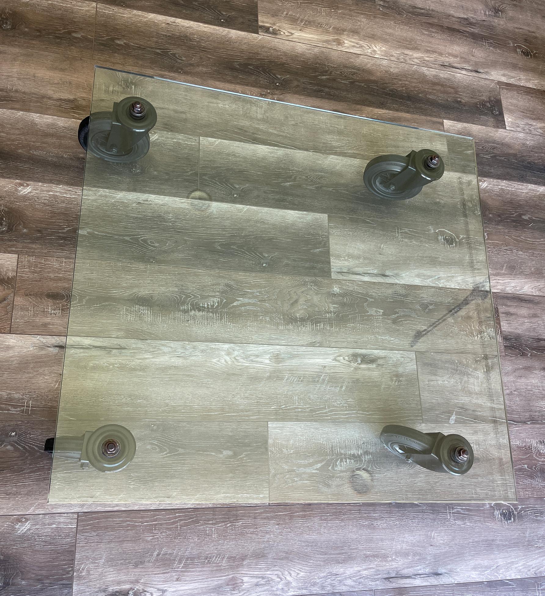 Gae Aulenti for Fontana Arte Glass Coffee Table with Wheels In Fair Condition For Sale In Encino, CA