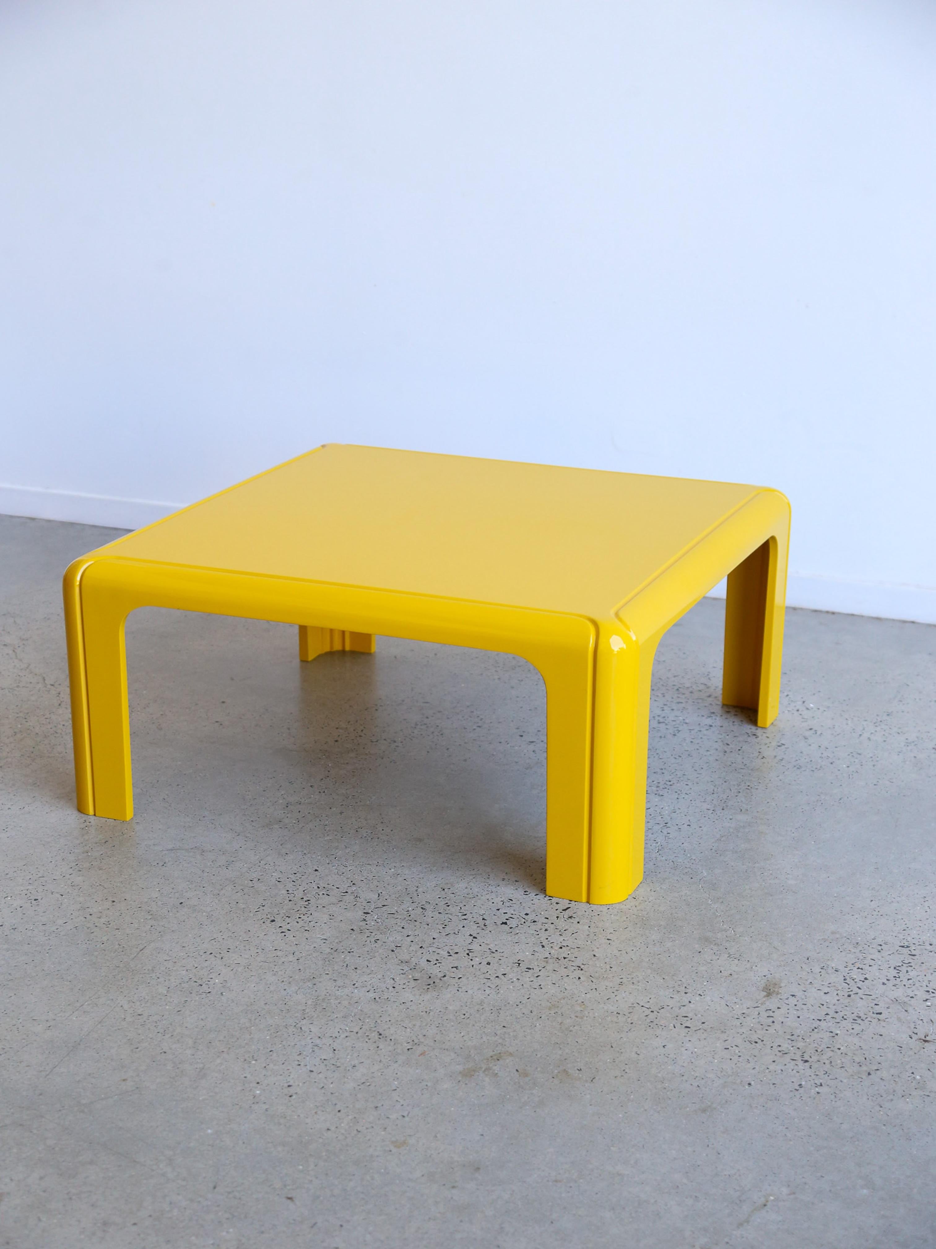 Plastique Table basse Gae Aulenti pour Kartell 4894, années 1970 en vente