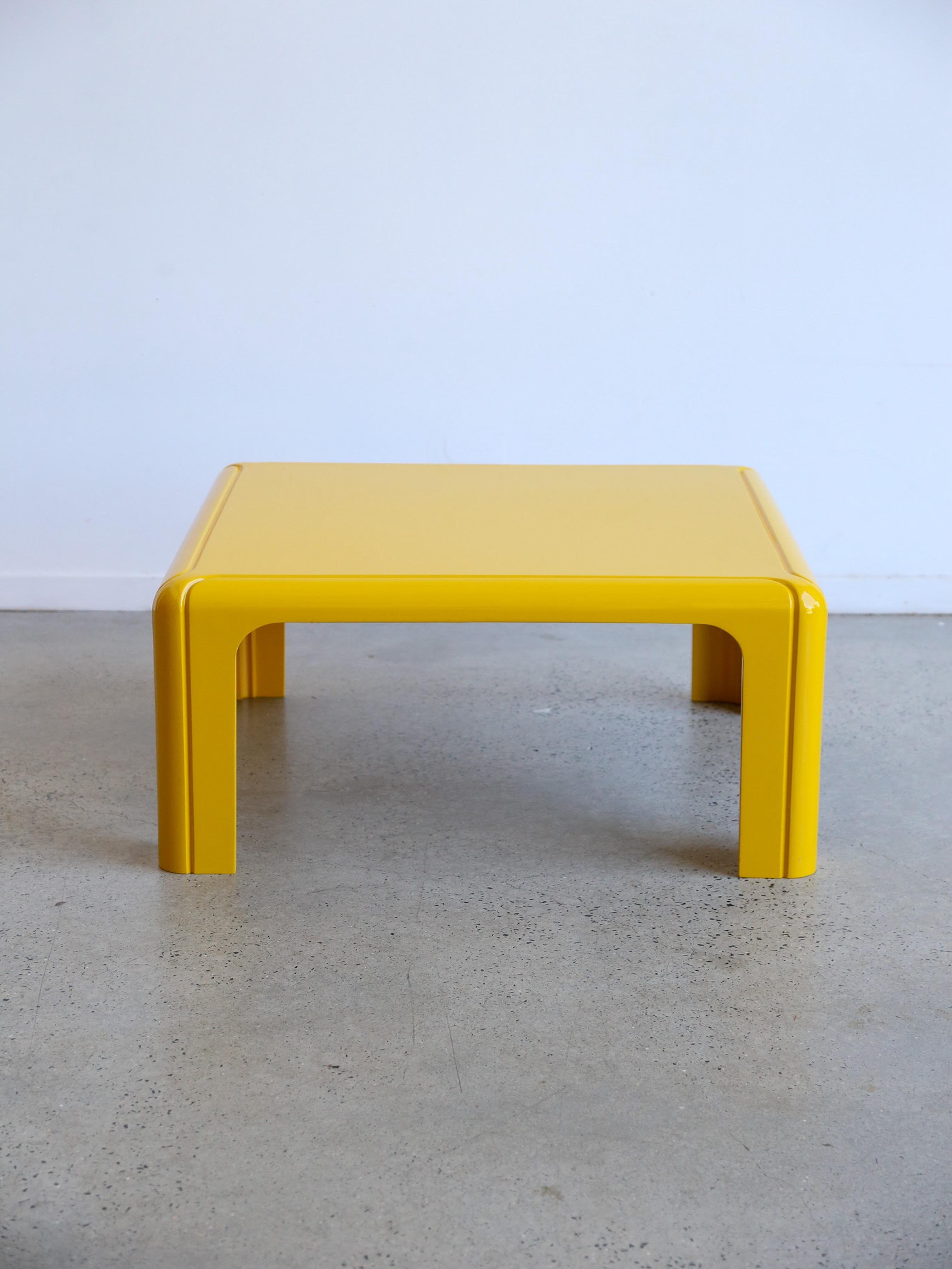Table basse Gae Aulenti pour Kartell 4894, années 1970 en vente 1