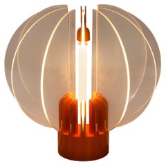 Gae Aulenti para Kartell 'King Sun' en metacrilato y aluminio naranja rojizo